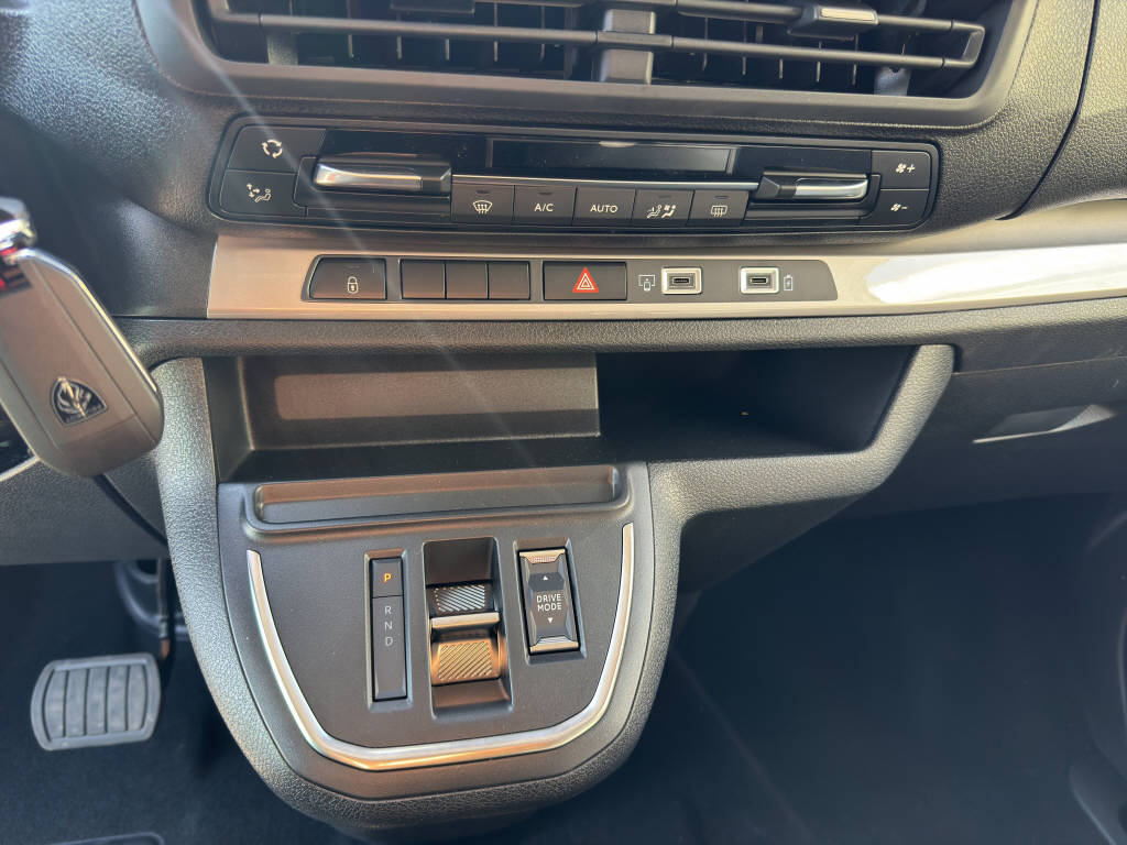 PEUGEOT Traveller Std. Family Ed. 2.2 BHDI 180 PS EAT 8-image-10