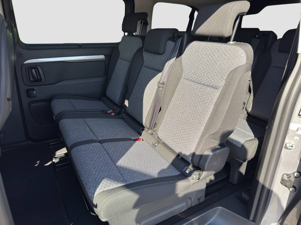 PEUGEOT Traveller Std. Family Ed. 2.2 BHDI 180 PS EAT 8-image-12