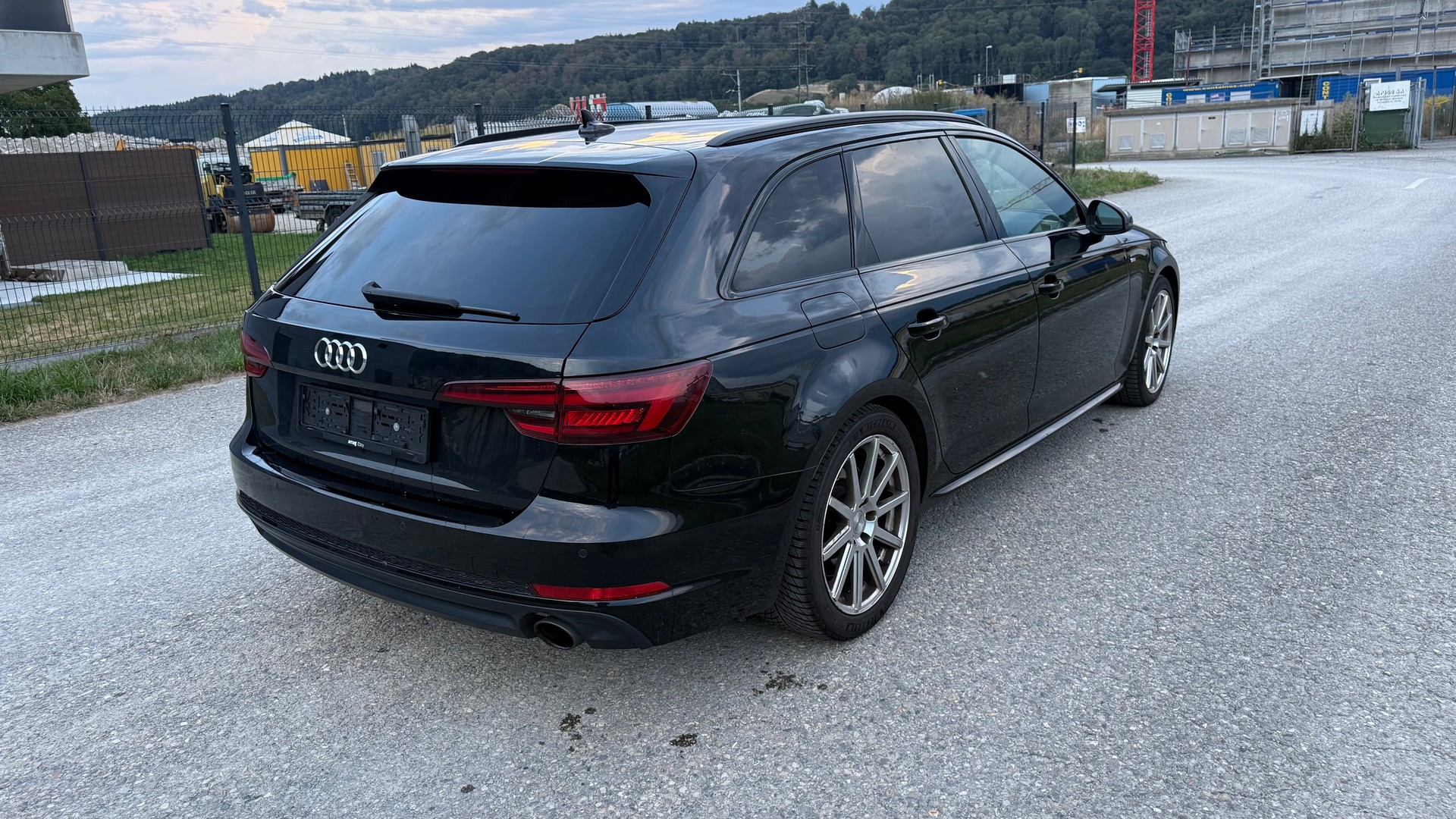 AUDI A4 Avant 2.0 TFSI Sport quattro S-tronic-image-4