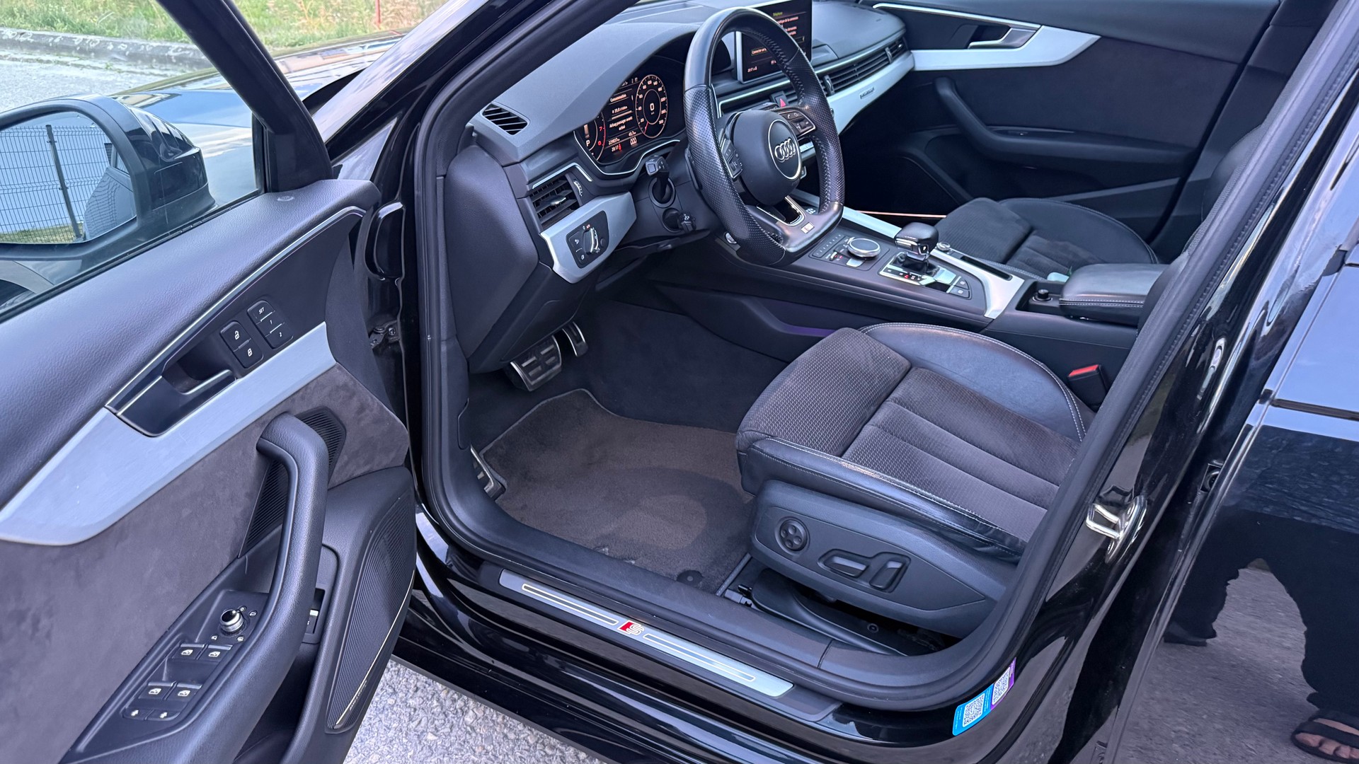 AUDI A4 Avant 2.0 TFSI Sport quattro S-tronic-image-10