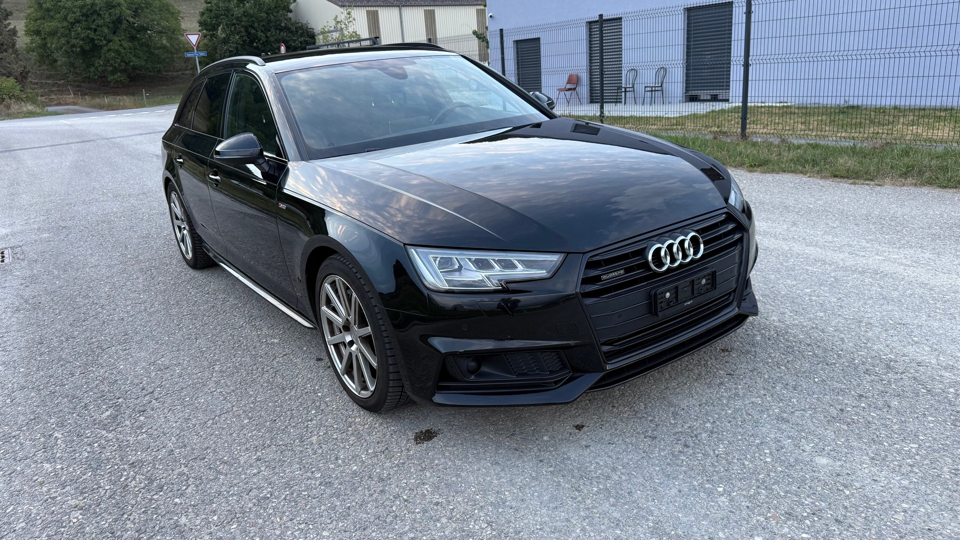 AUDI A4 Avant 2.0 TFSI Sport quattro S-tronic-image-2