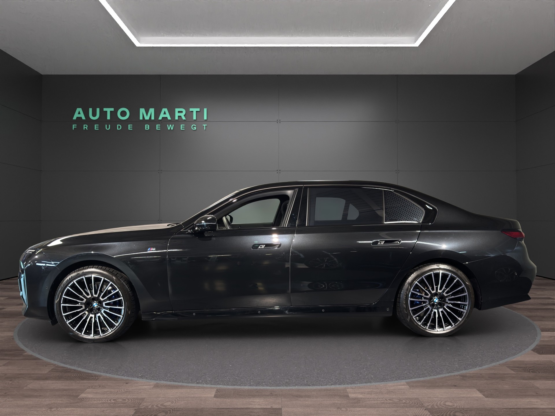 BMW 740d xDrive M Sport-image-1