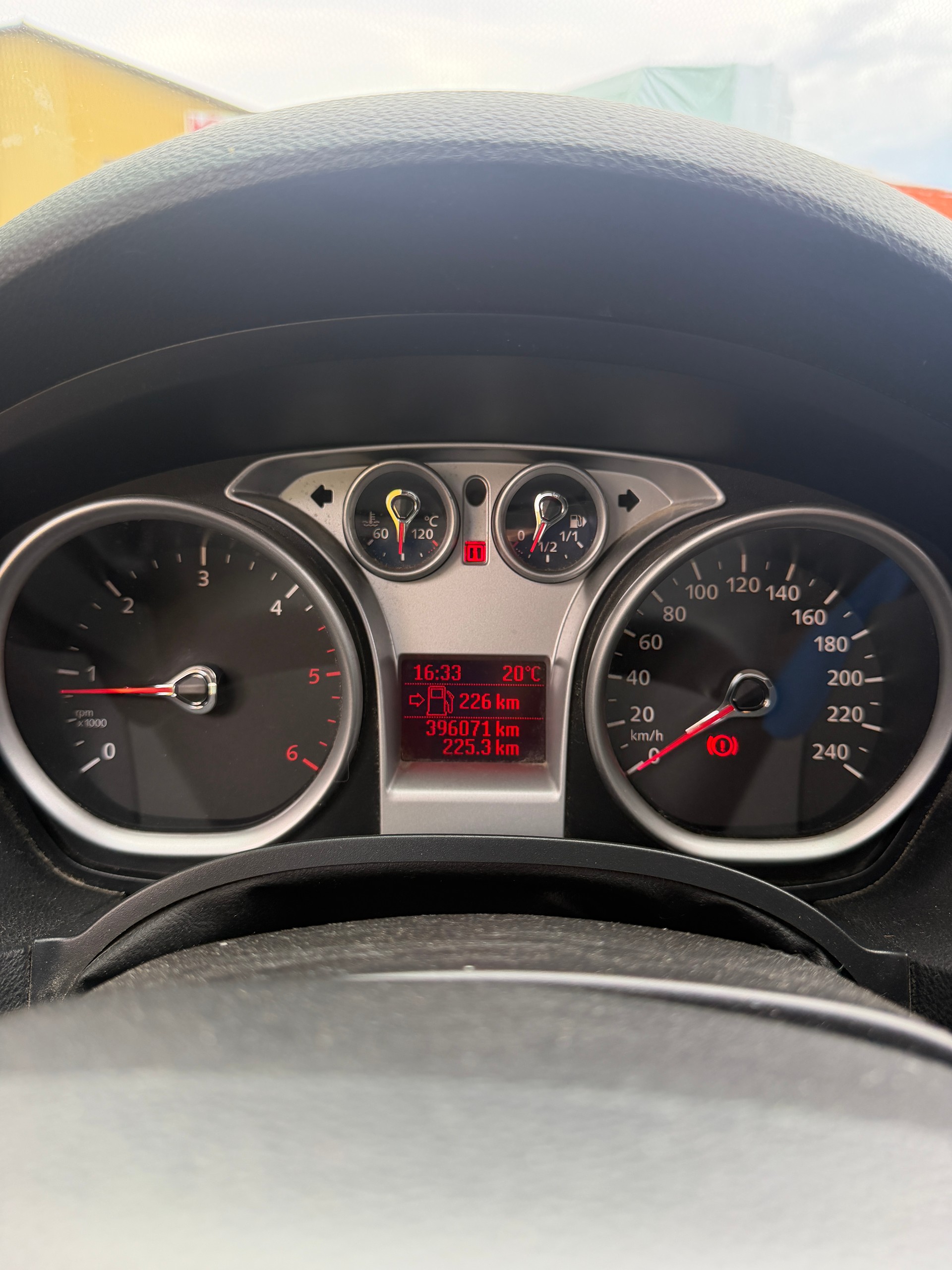 FORD Kuga 2.0 TDCi Carving 2WD-image-12