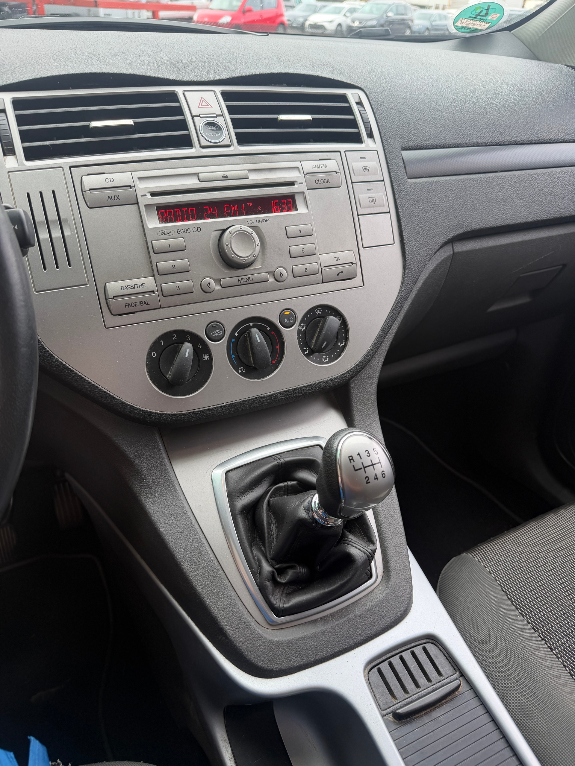 FORD Kuga 2.0 TDCi Carving 2WD-image-10