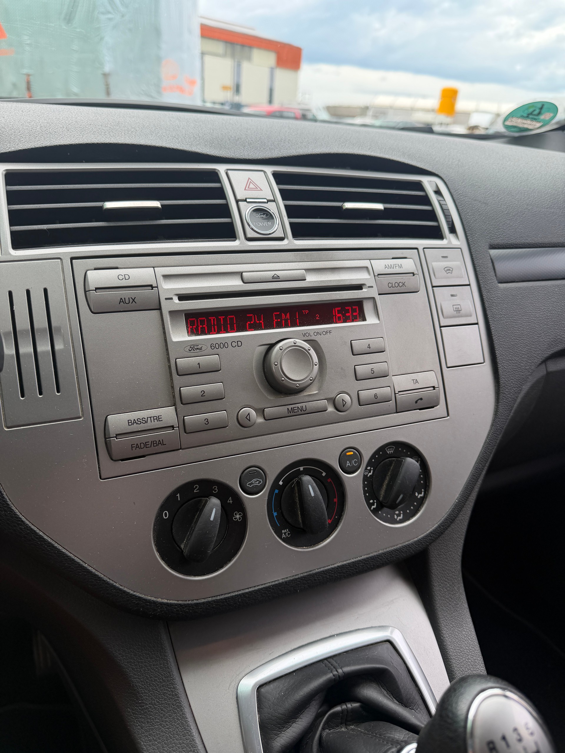 FORD Kuga 2.0 TDCi Carving 2WD-image-11
