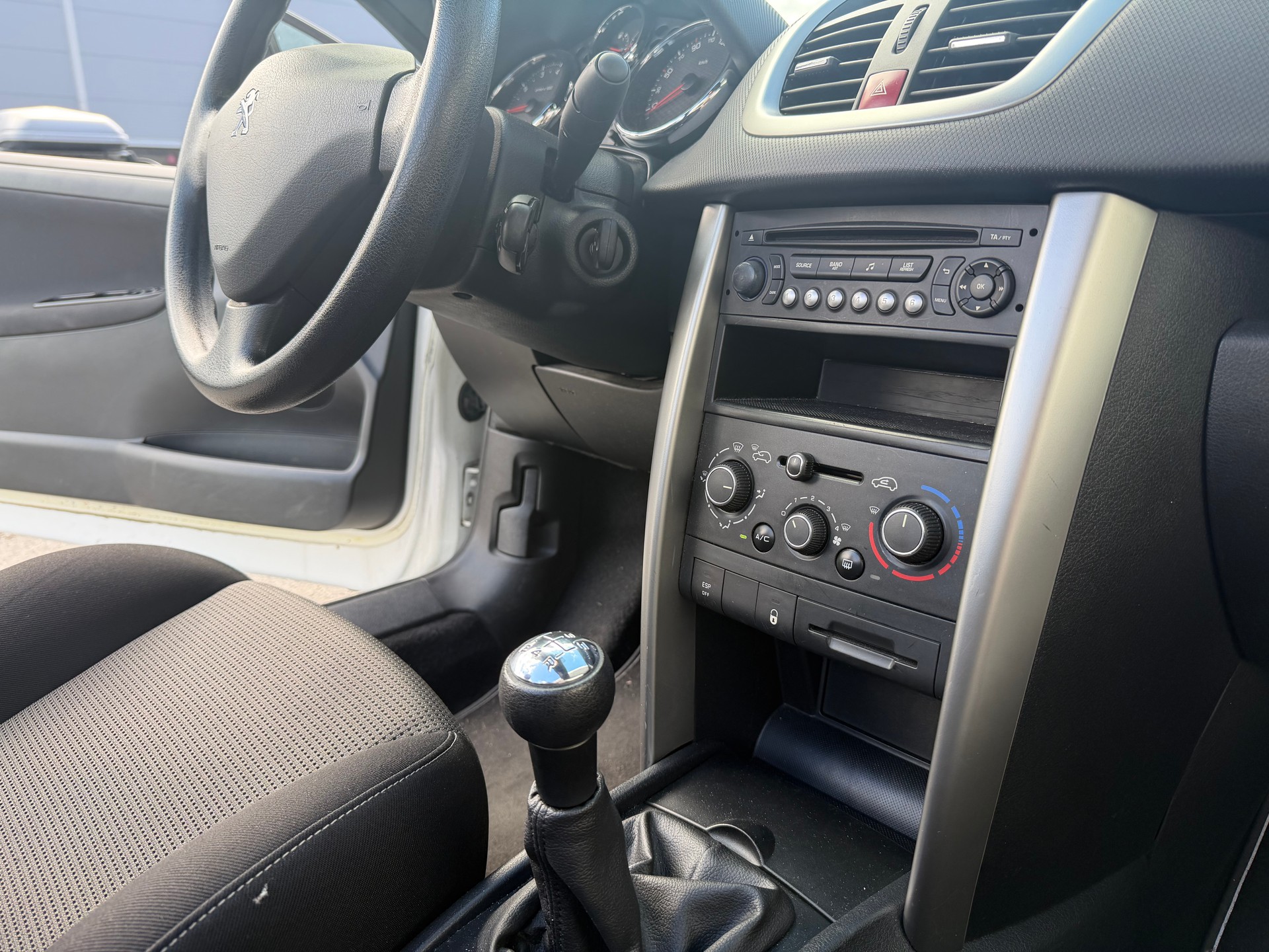 PEUGEOT 207 CC 1.6 16V Active-image-14