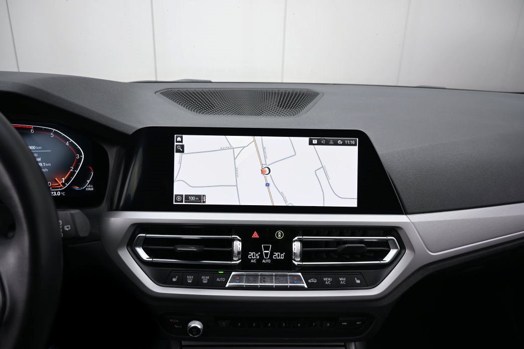 BMW 330i Touring xDrive Steptronic-image-11