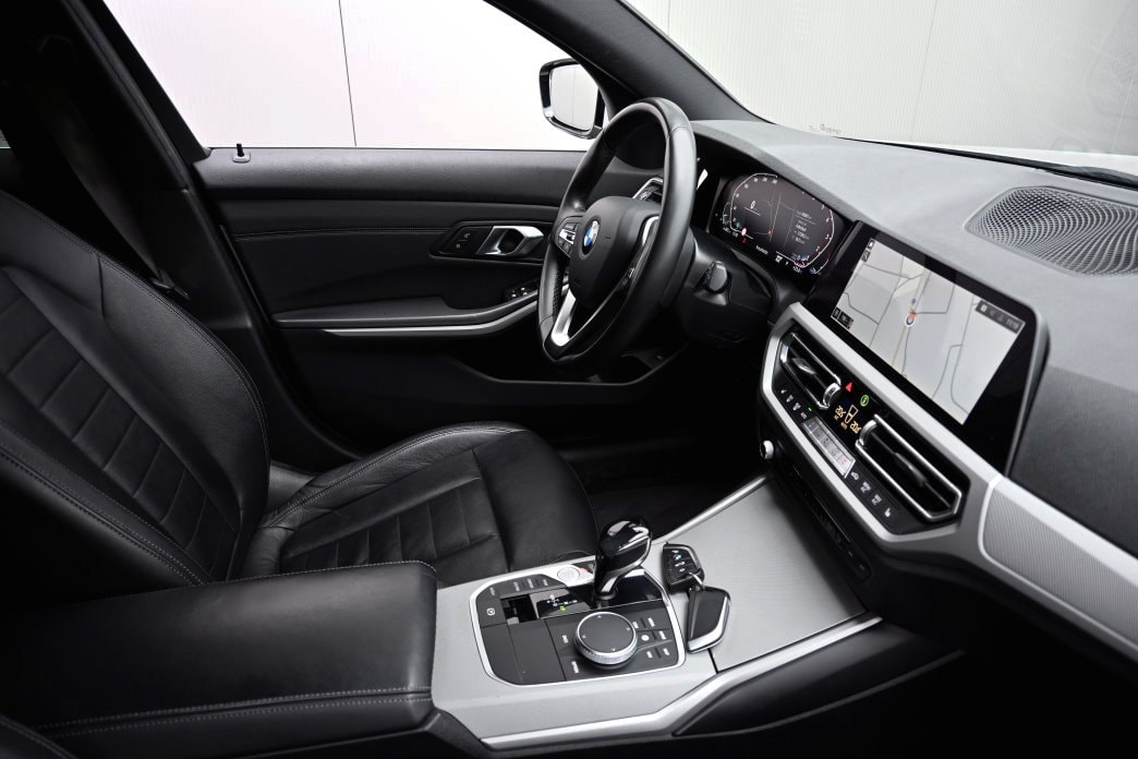 BMW 330i Touring xDrive Steptronic-image-6
