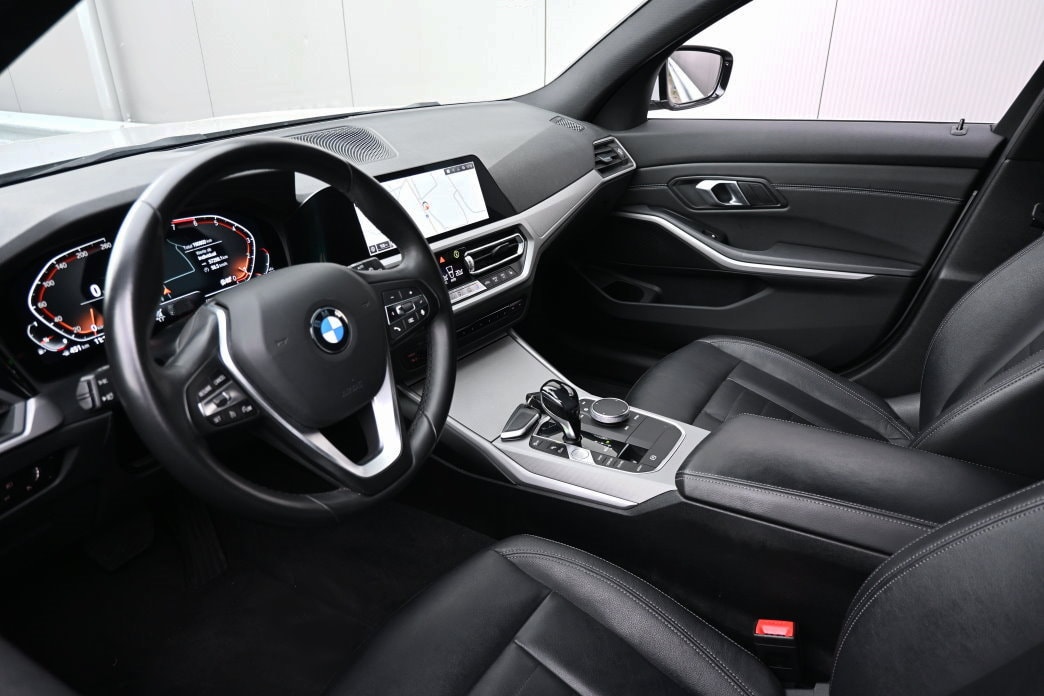 BMW 330i Touring xDrive Steptronic-image-8