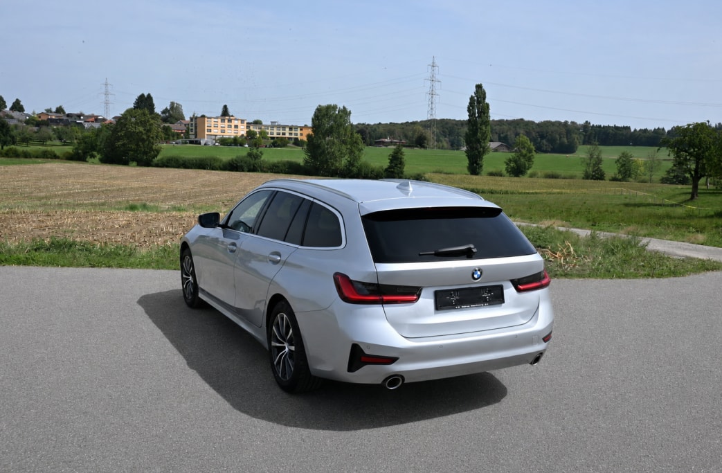 BMW 330i Touring xDrive Steptronic-image-3