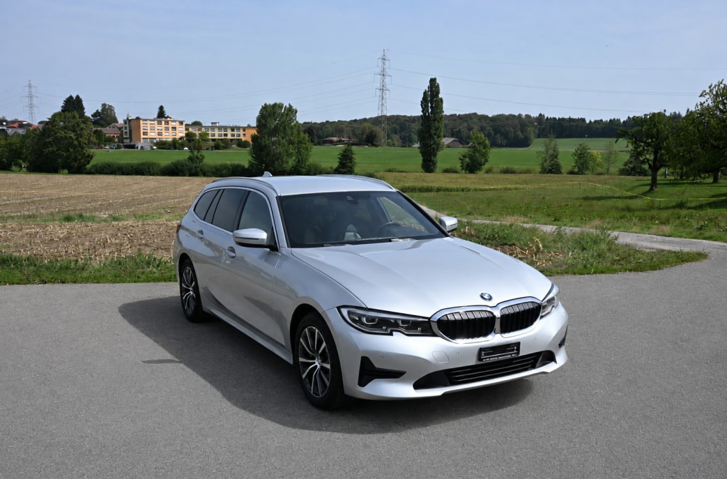 BMW 330i Touring xDrive Steptronic-image-1