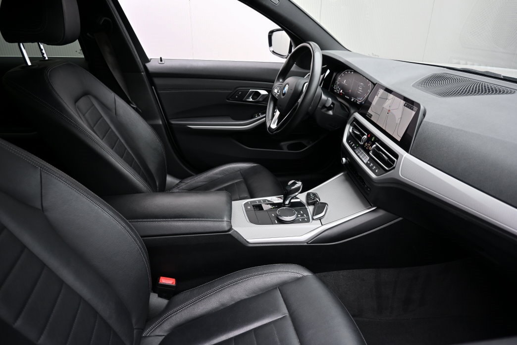 BMW 330i Touring xDrive Steptronic-image-4