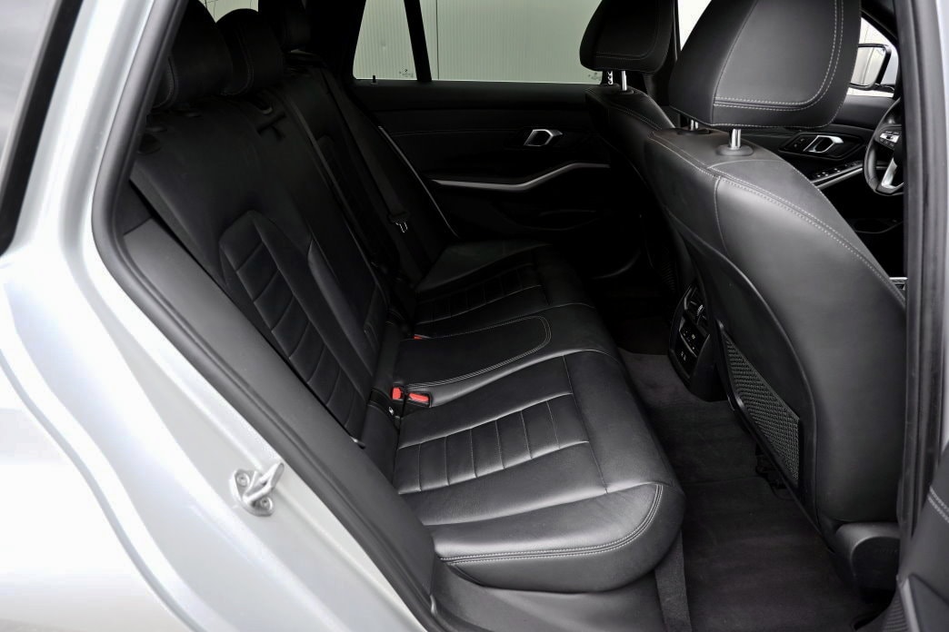 BMW 330i Touring xDrive Steptronic-image-7