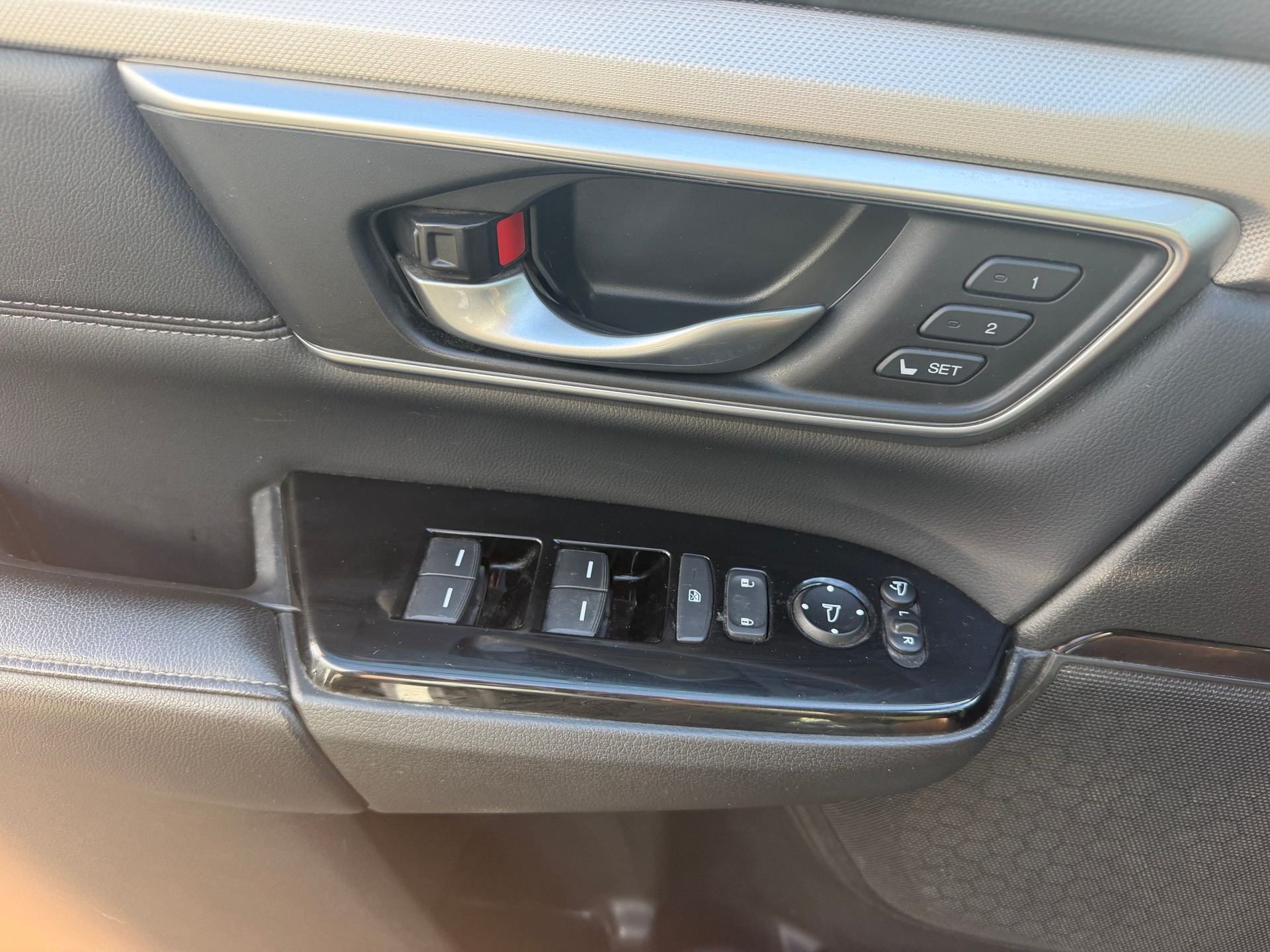 HONDA CR-V 1.5 i-VTEC Executive 4WD Automatic-image-13
