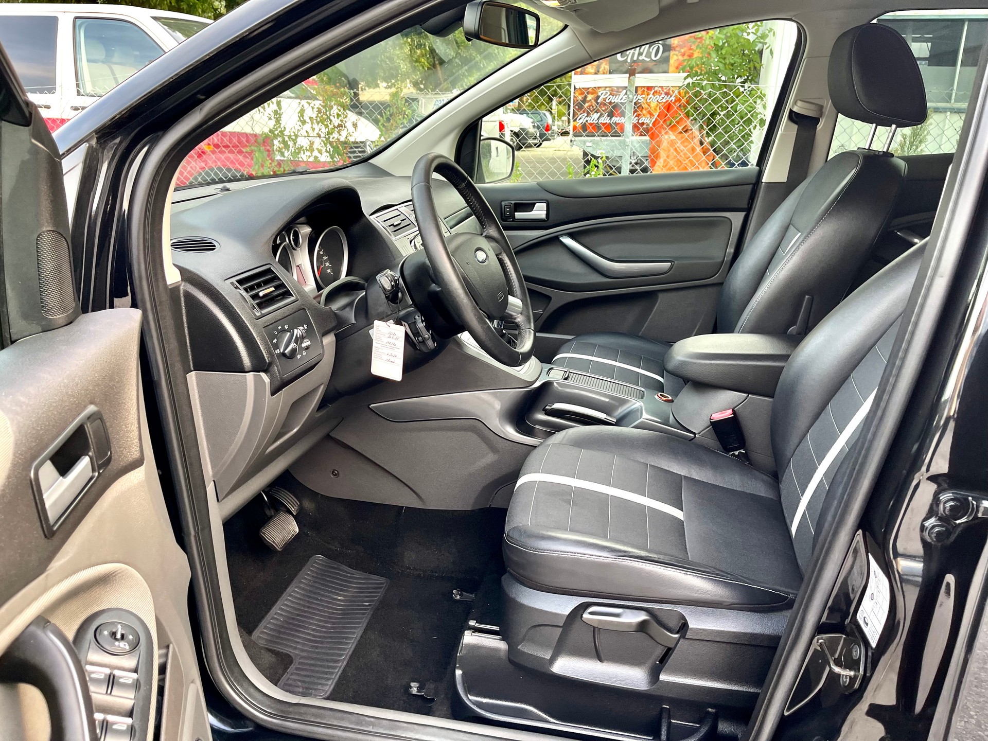 FORD Kuga 2.0 TDCi Individual 4WD PowerShift-image-19