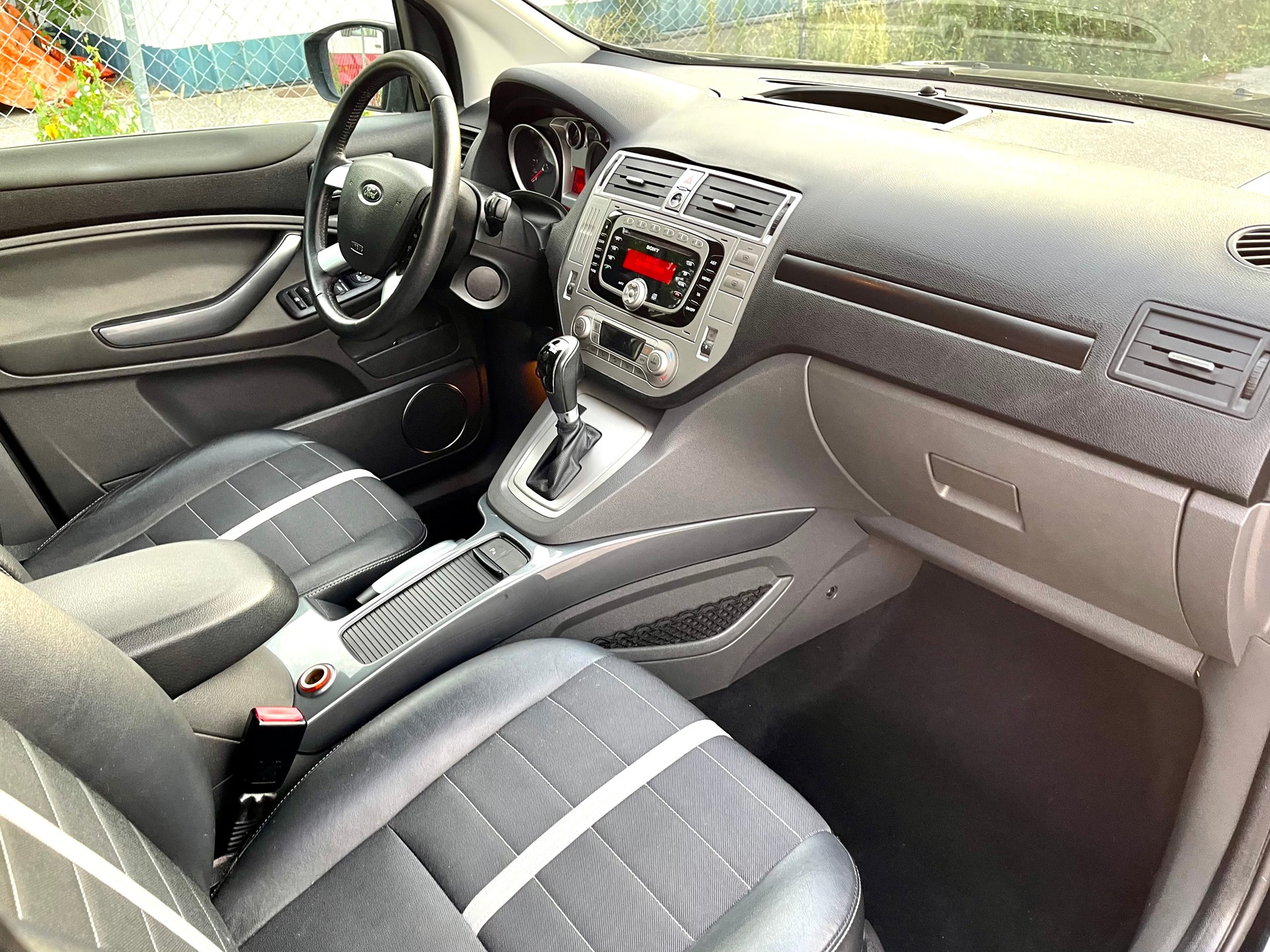 FORD Kuga 2.0 TDCi Individual 4WD PowerShift-image-17