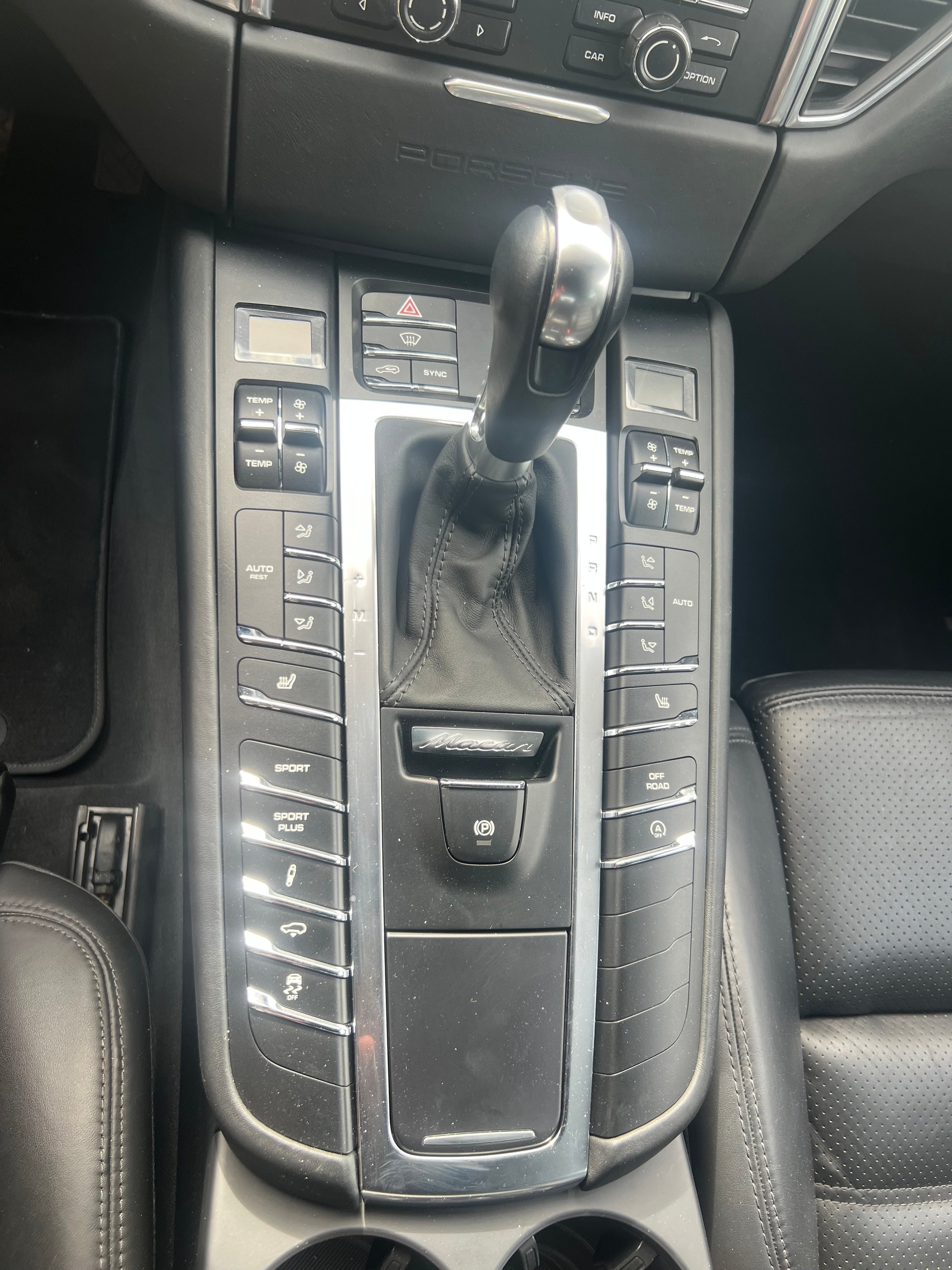 PORSCHE Macan Turbo PDK-image-11