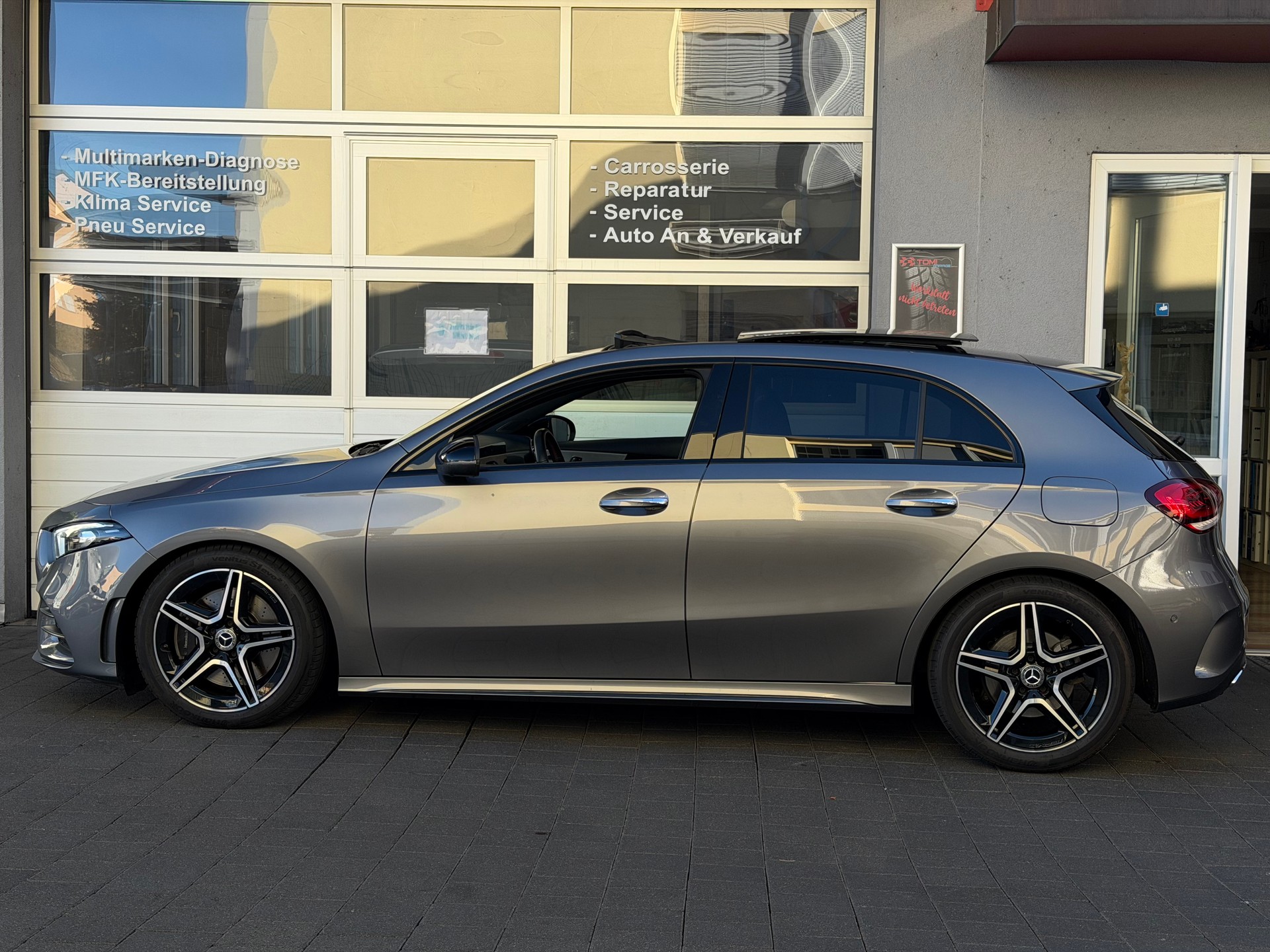 MERCEDES-BENZ A 250 4Matic AMG Line 4Matic 7G-DCT*Garantie*Gratis-Service*Top Austattung*CH-FHZ*Panoramadach*360 Grad Kamera* USW.*-image-1