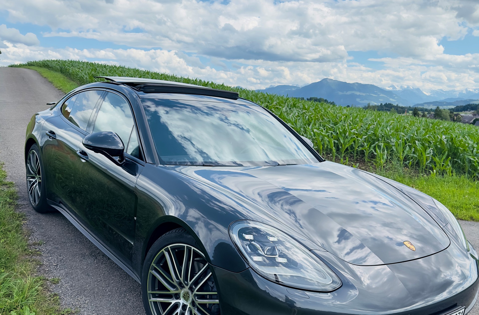 PORSCHE 3.0 V6 4-image-1