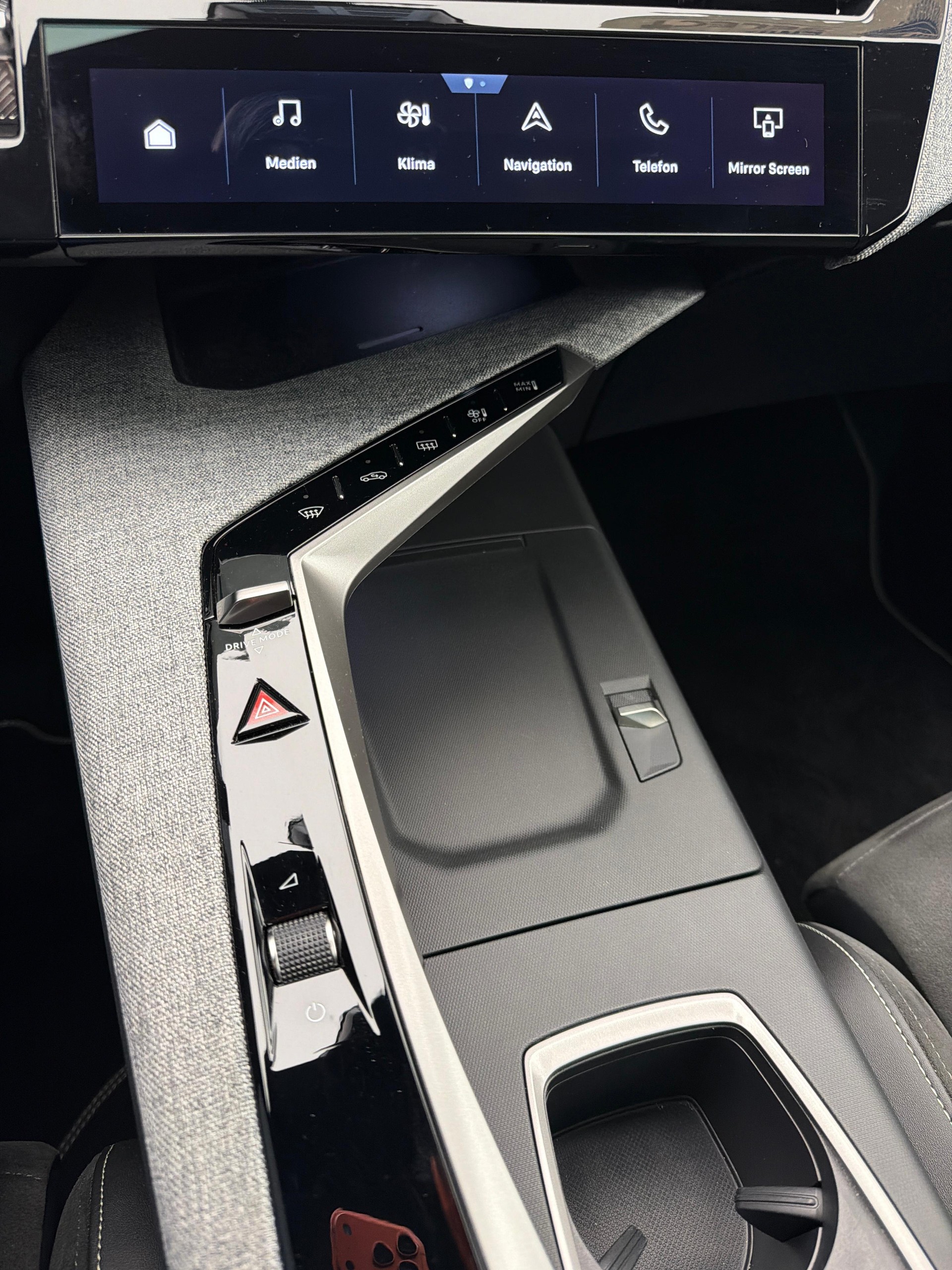 PEUGEOT 5008 1.6 PHEV GT-image-19