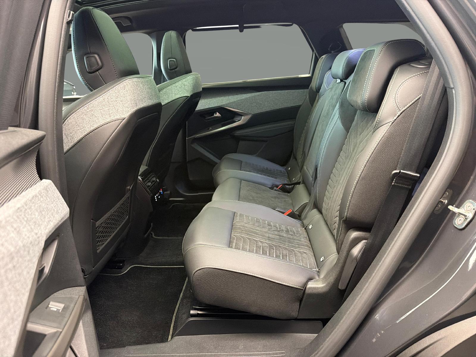 PEUGEOT 5008 1.6 PHEV GT-image-10
