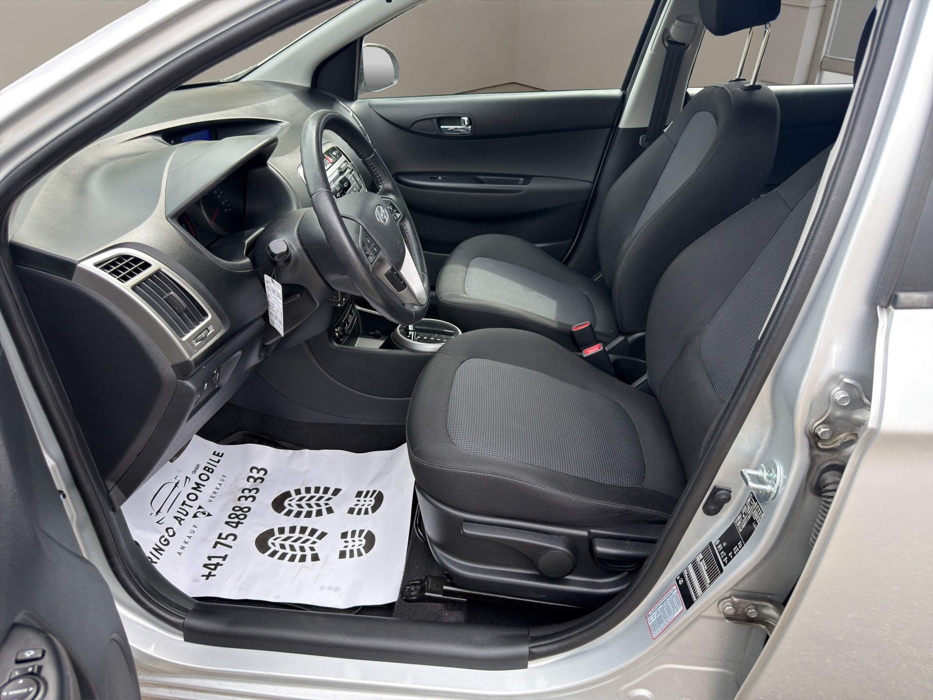 HYUNDAI i20 1.4 Premium Automatic-image-8