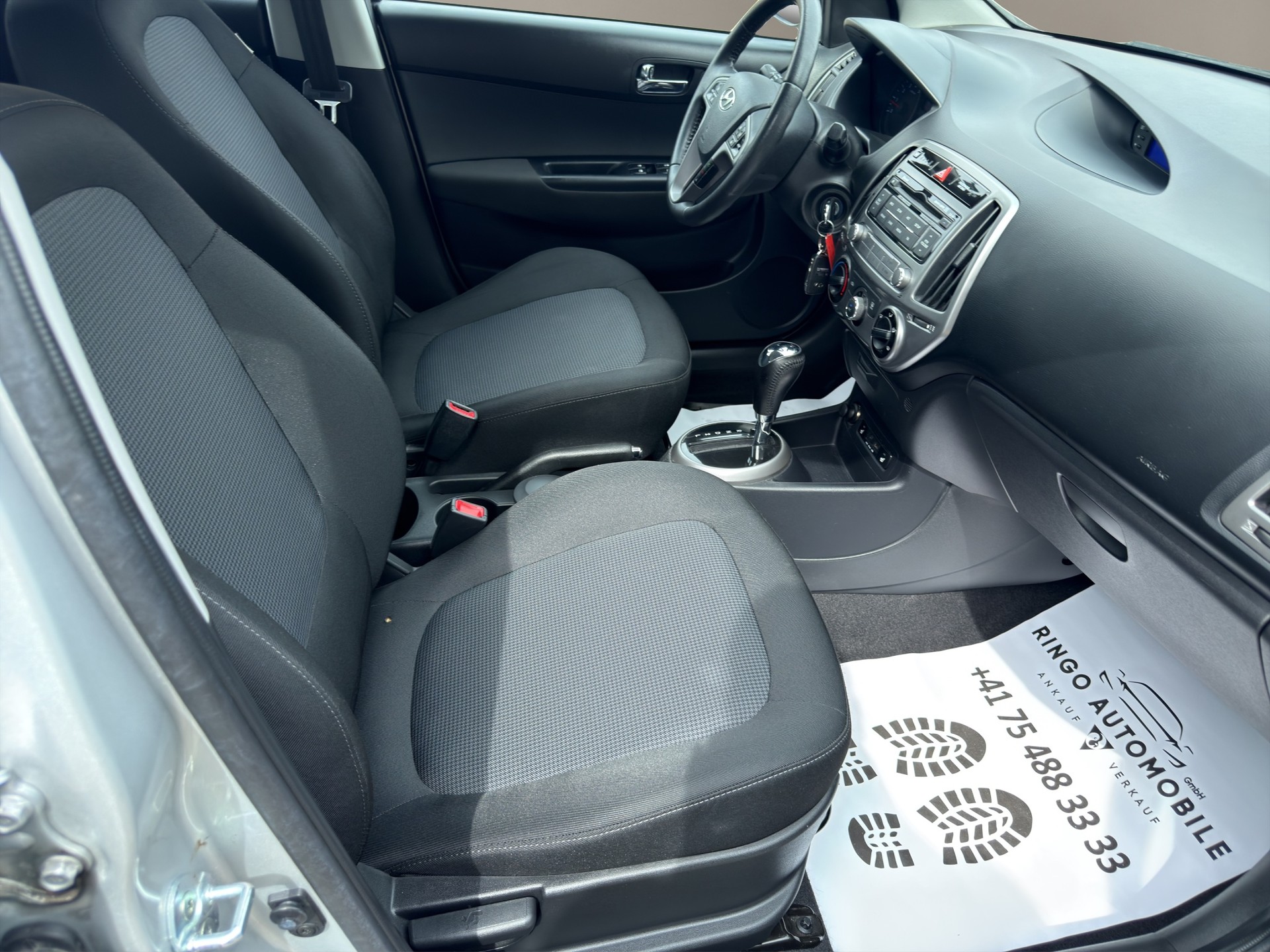 HYUNDAI i20 1.4 Premium Automatic-image-12