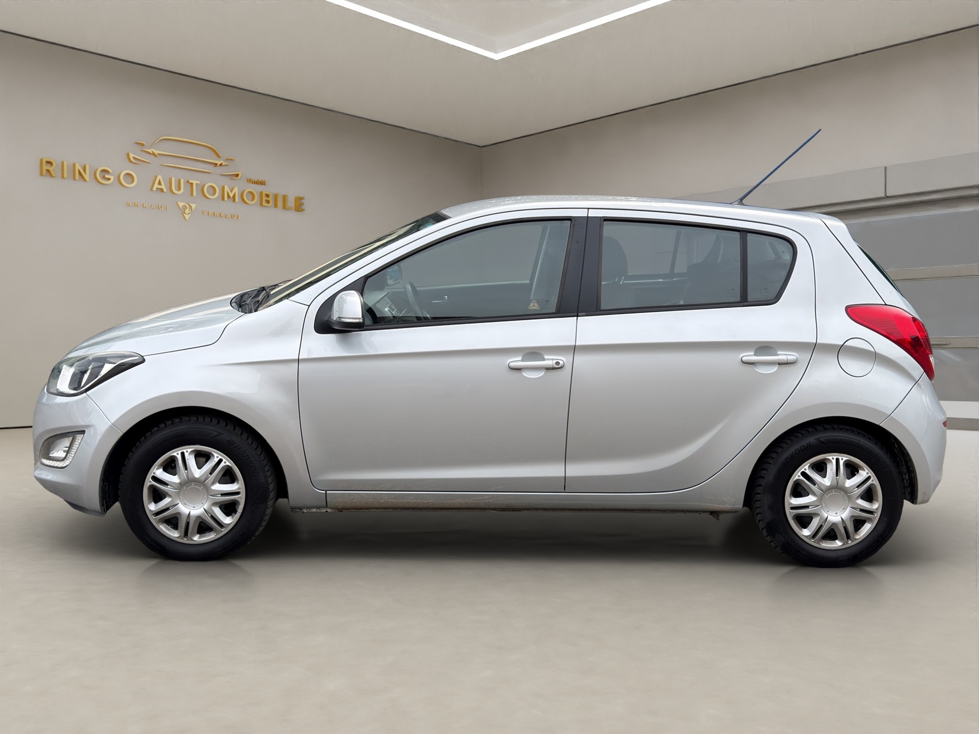 HYUNDAI i20 1.4 Premium Automatic-image-3