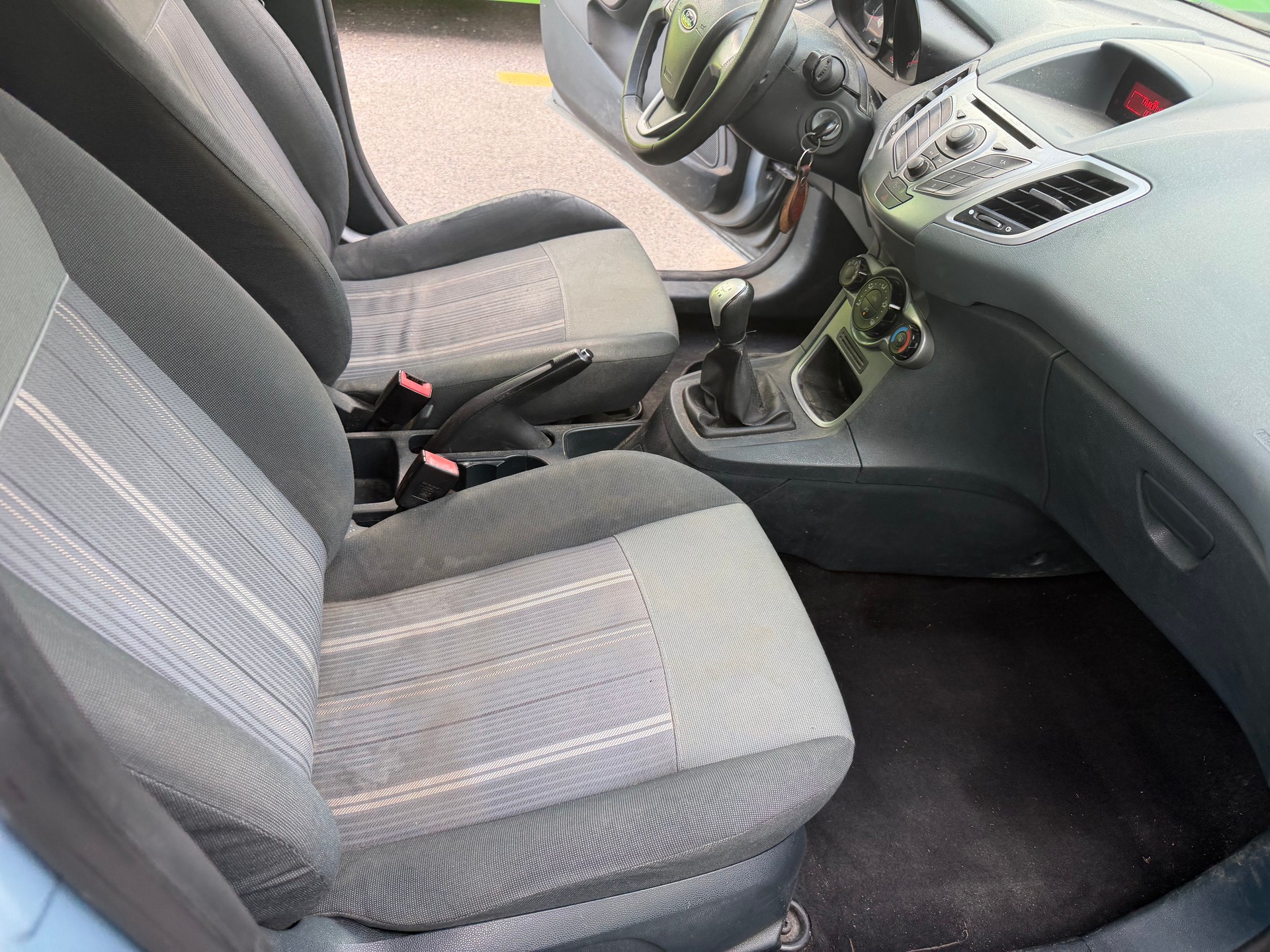 FORD Fiesta 1.25 16V Ambiente-image-7