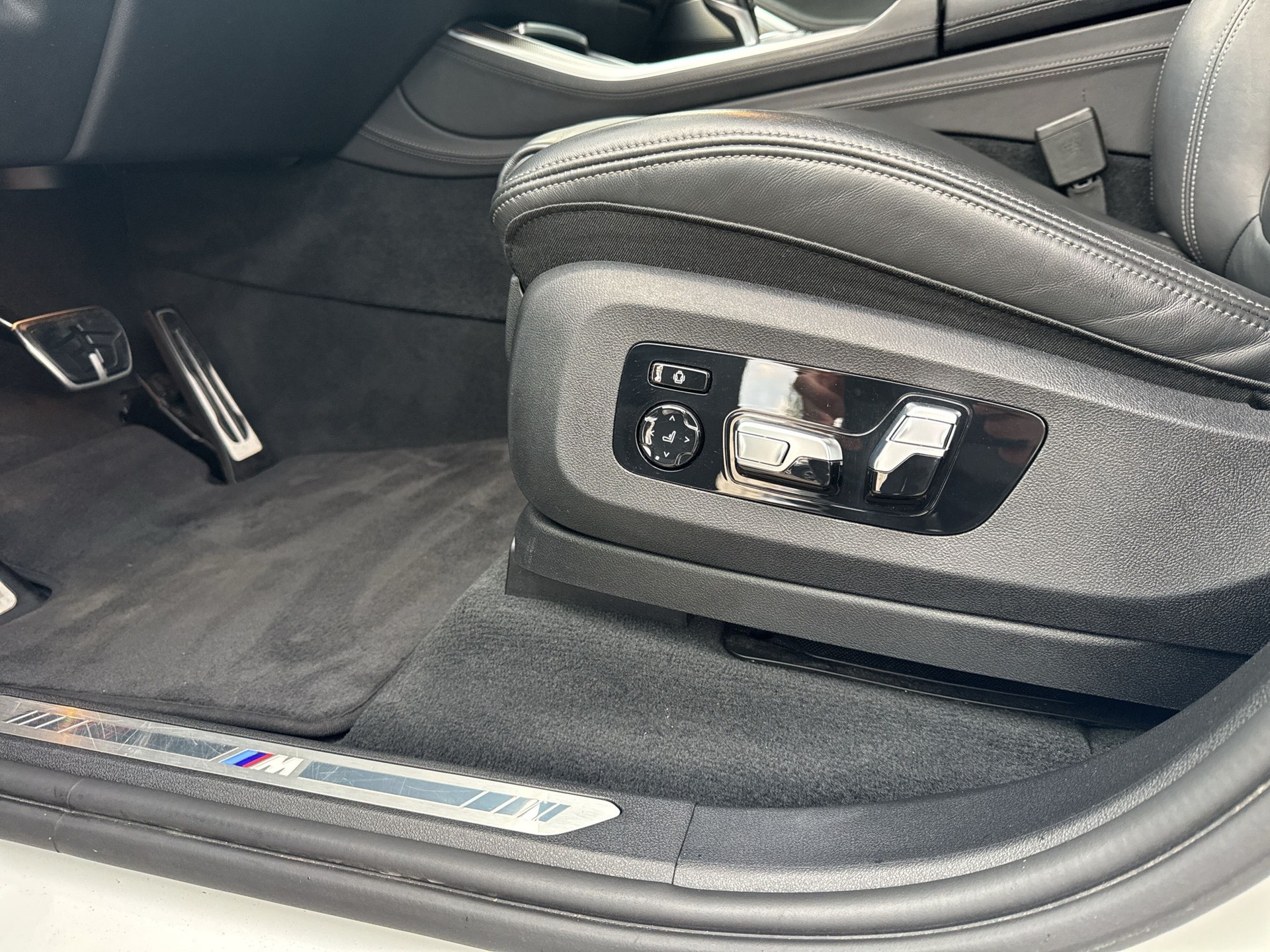 BMW X5 xDrive 40i M Sport Steptronic-image-18