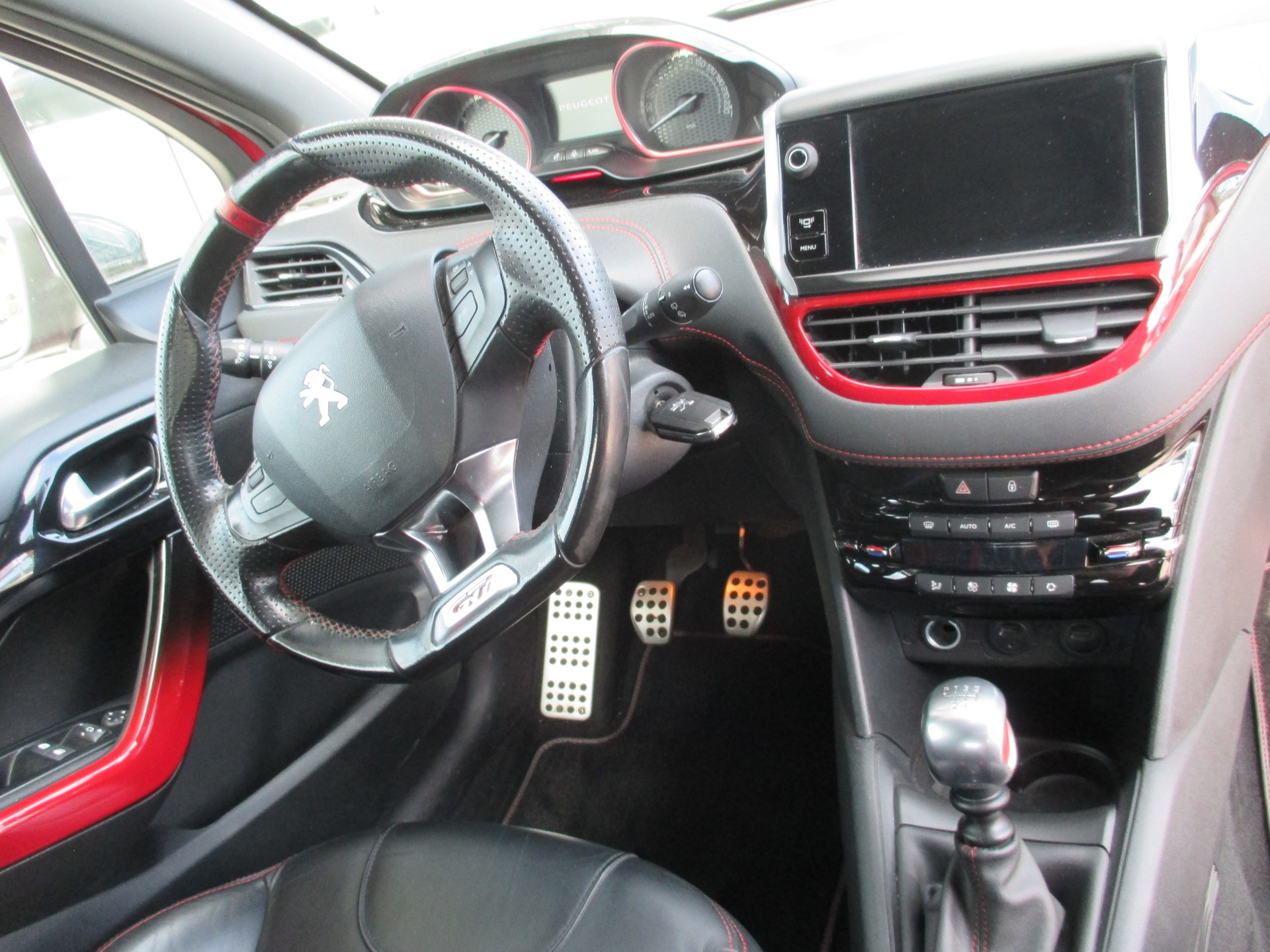 PEUGEOT 208 1.6 Turbo GTi-image-13