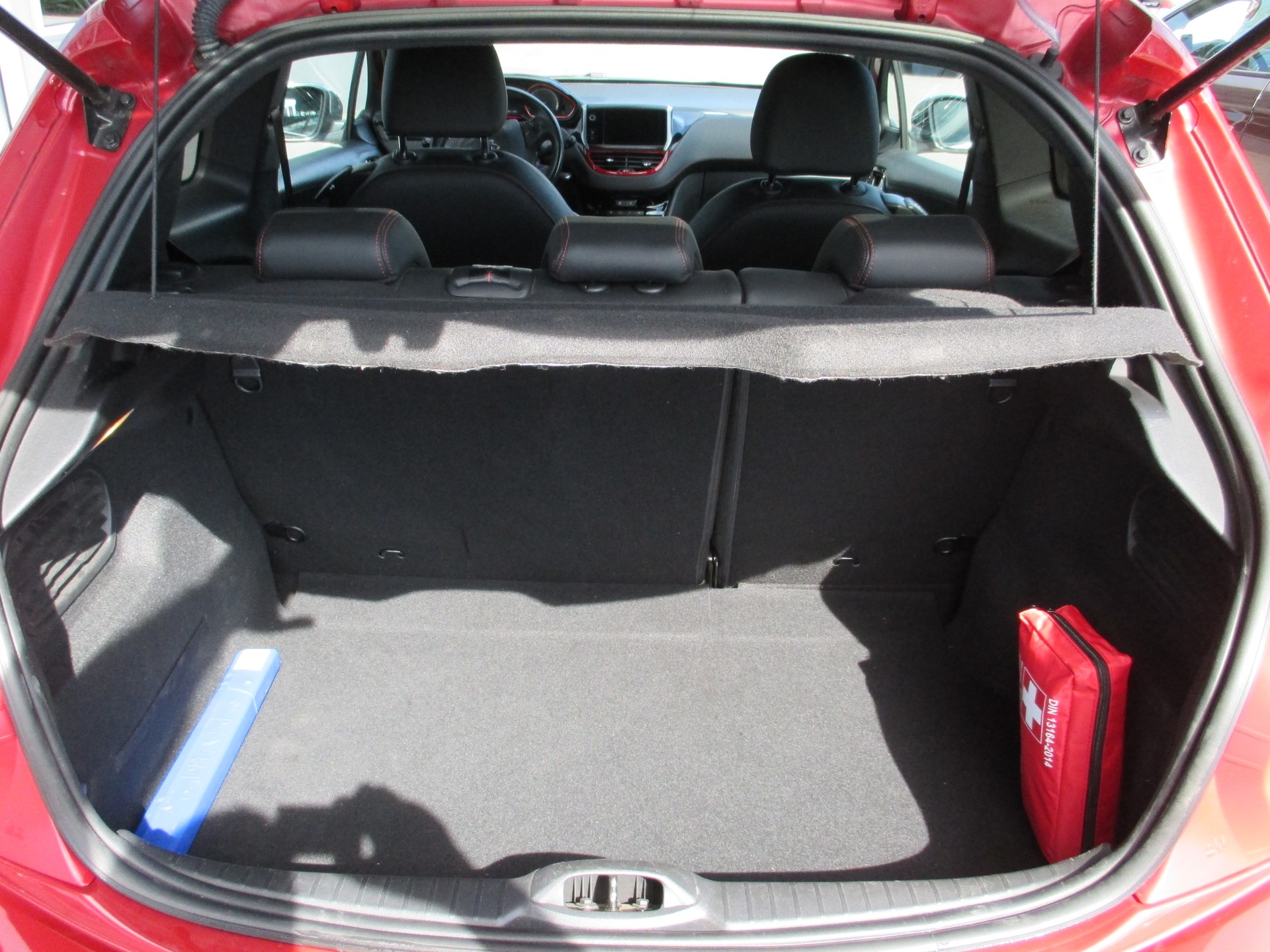 PEUGEOT 208 1.6 Turbo GTi-image-10