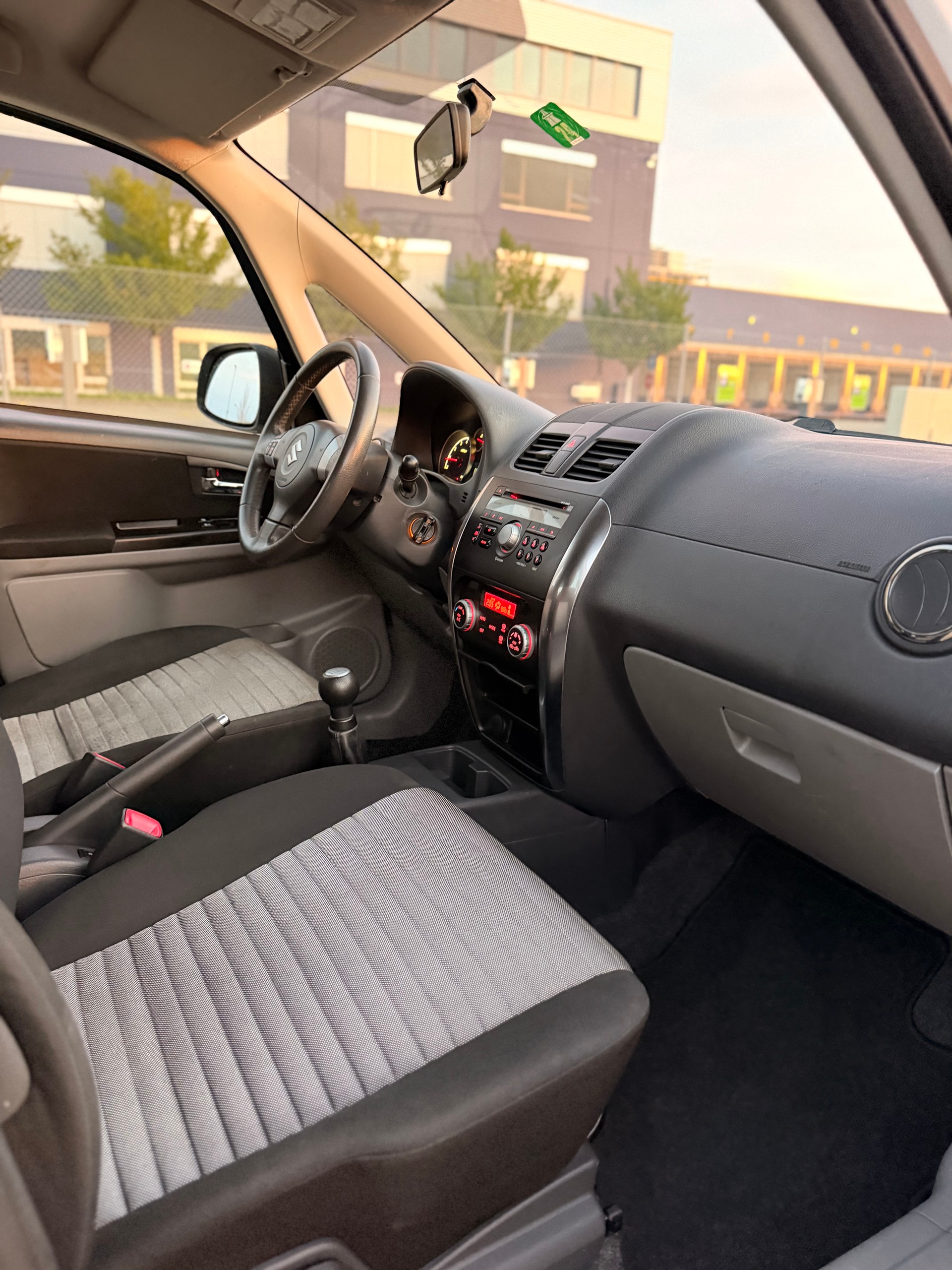 SUZUKI SX4 1.6 16V GL Top Barry 4WD-image-25
