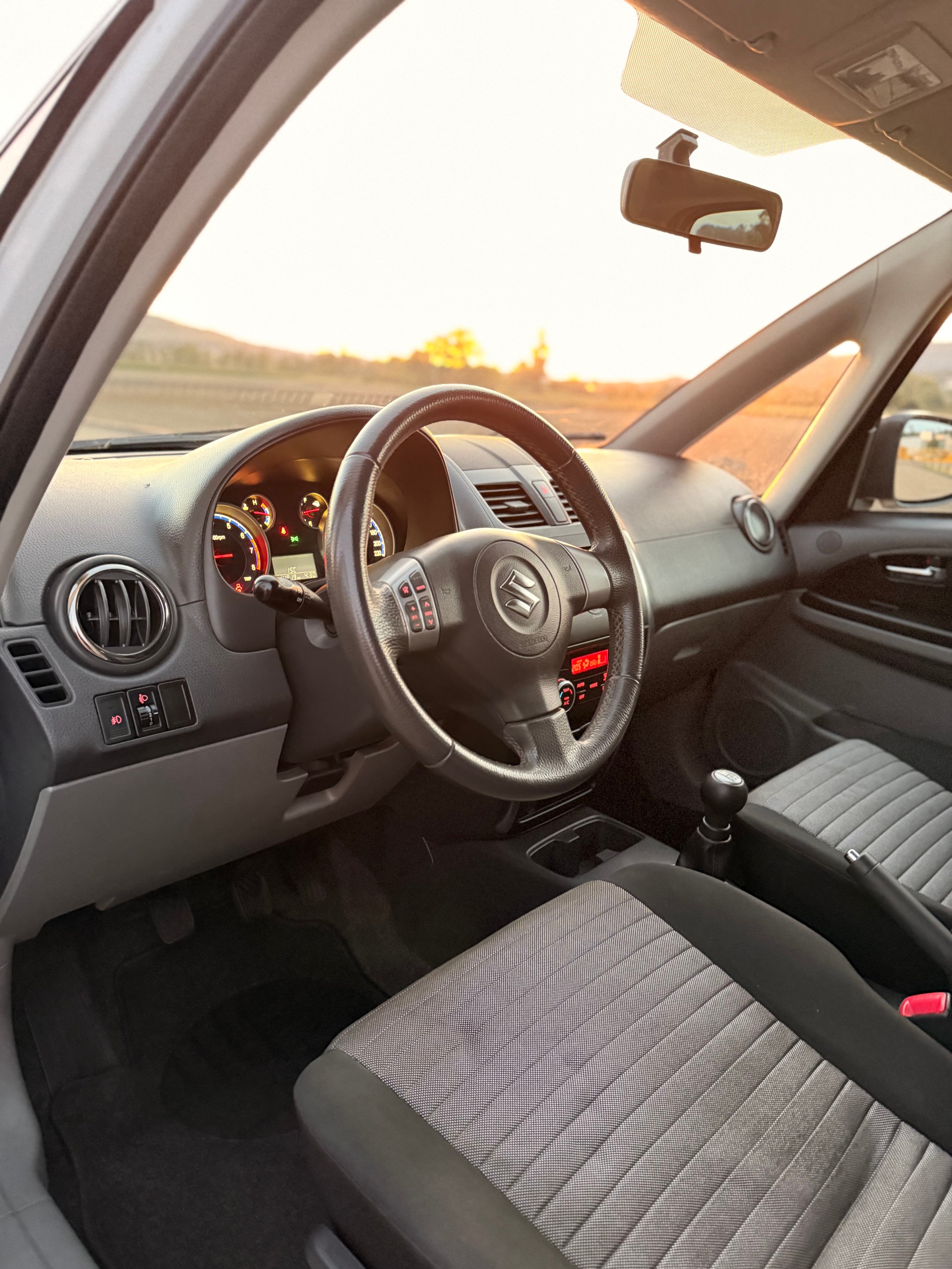 SUZUKI SX4 1.6 16V GL Top Barry 4WD-image-18