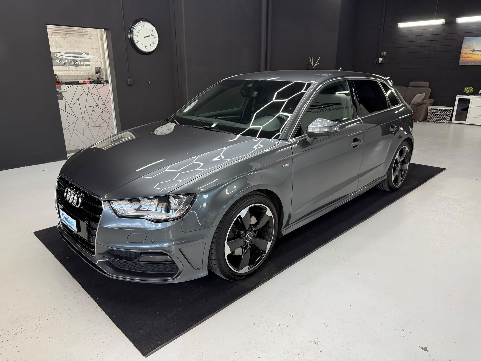 AUDI A3 Sportback 2.0 TDI Ambiente quattro S-tronic S Line-image-2