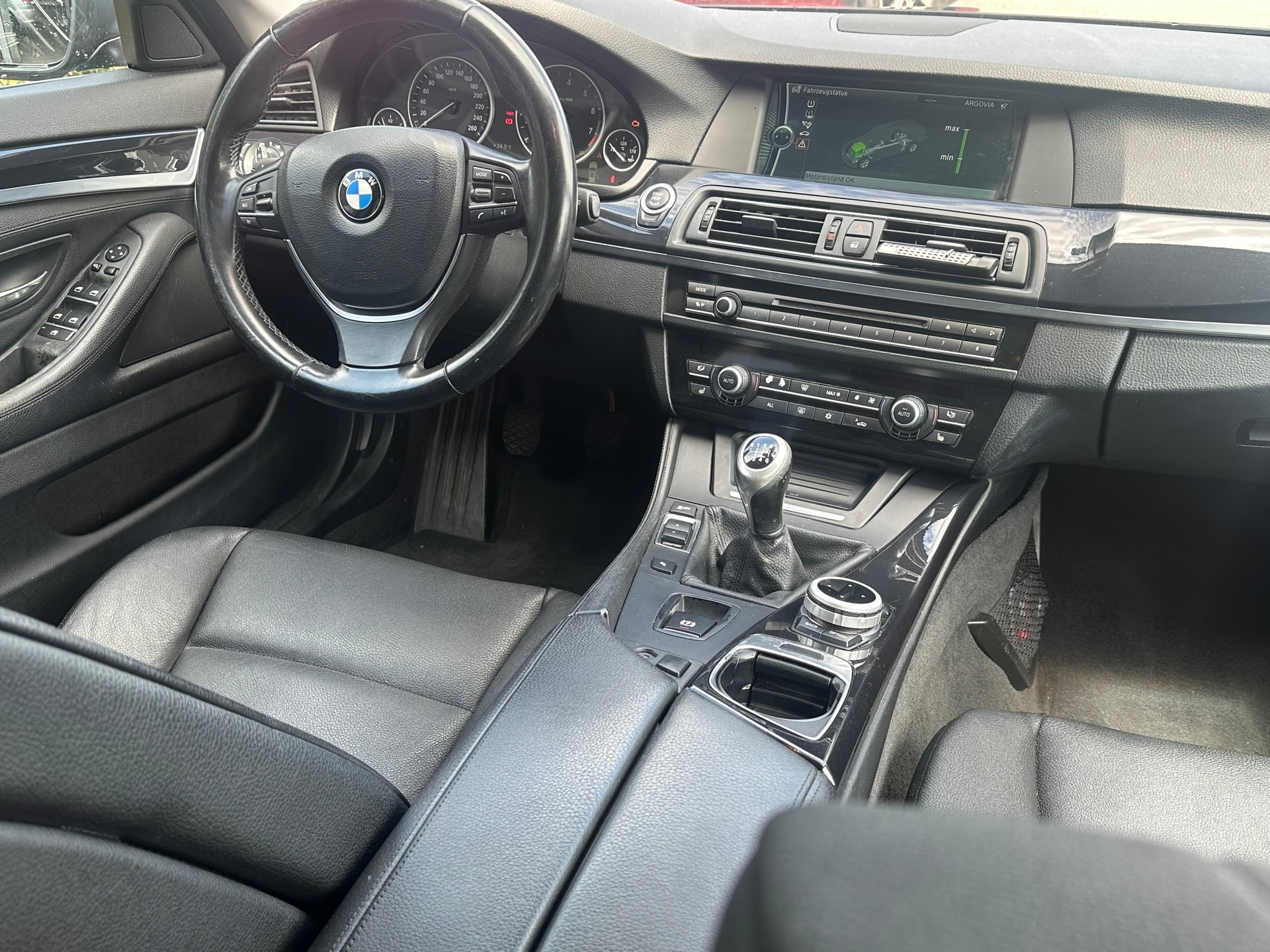BMW 530i Touring-image-12