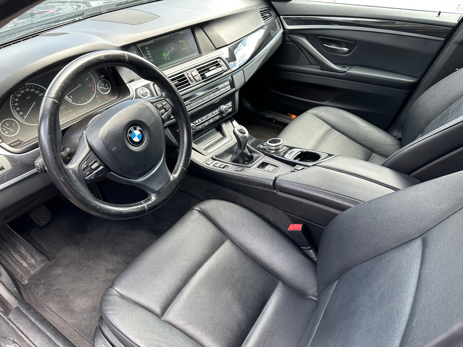 BMW 530i Touring-image-8