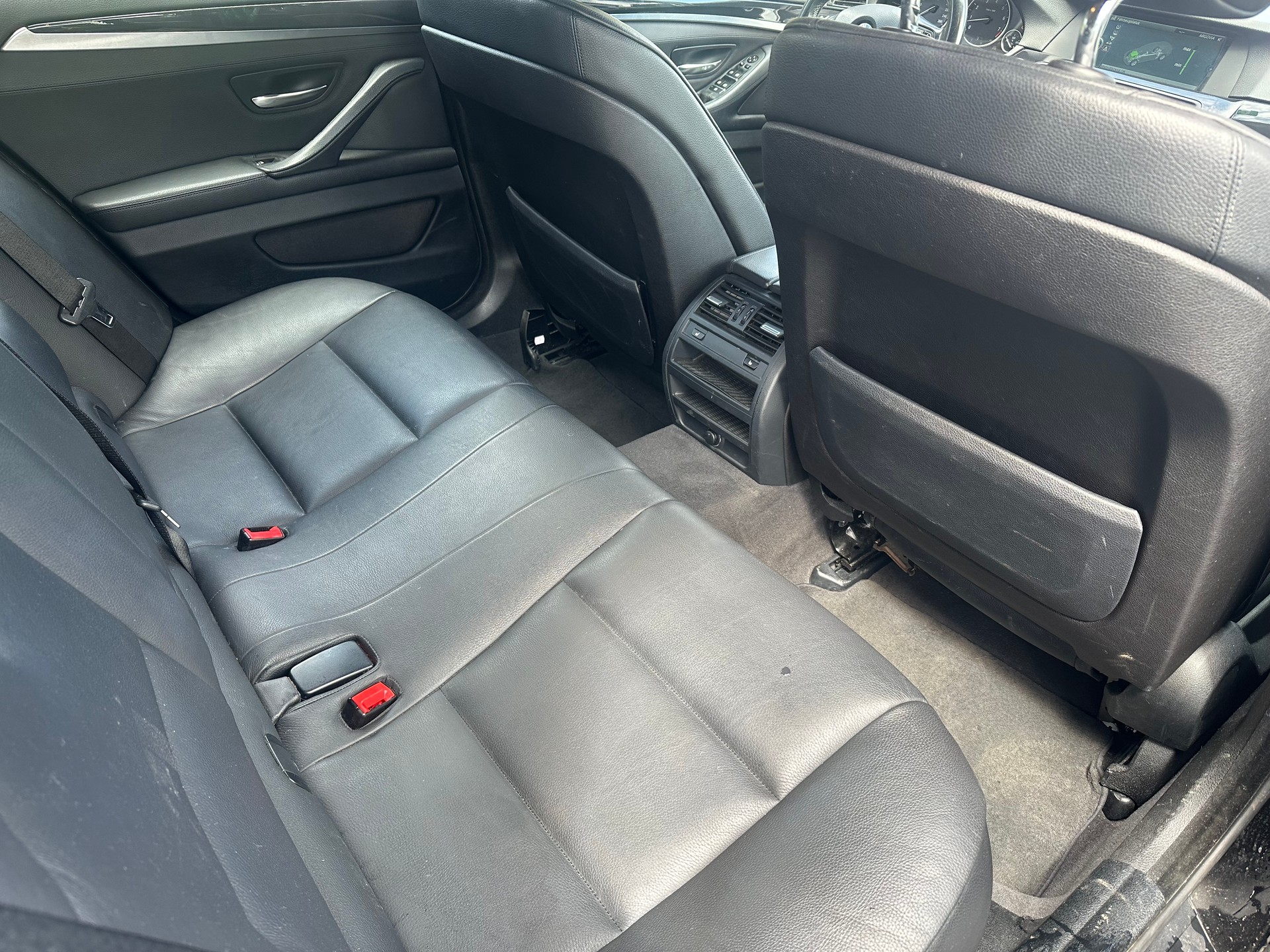 BMW 530i Touring-image-10