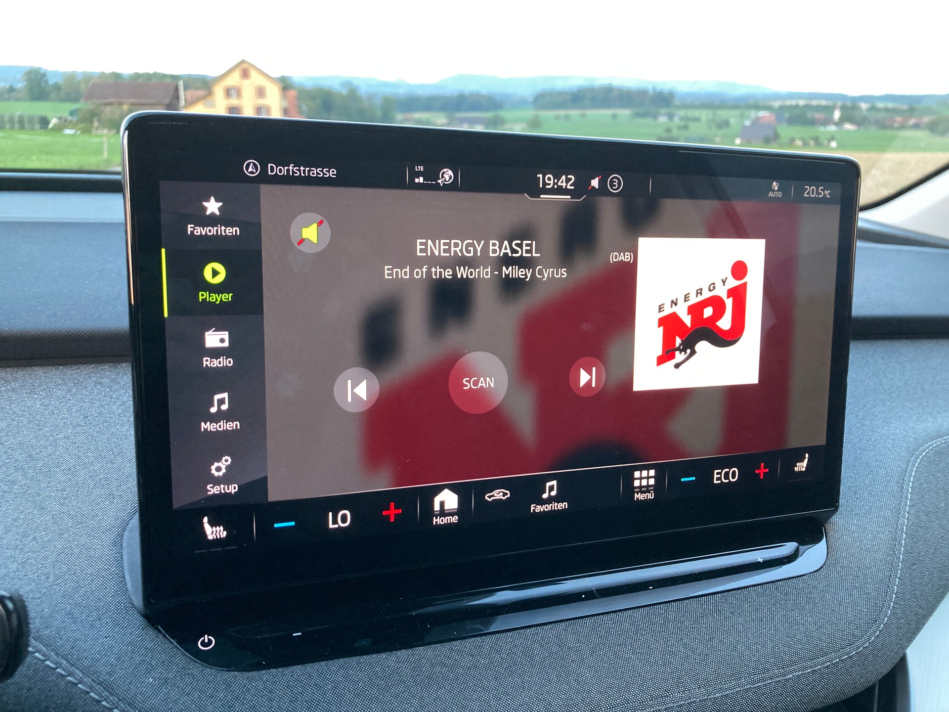 SKODA Enyaq iV 80-image-13