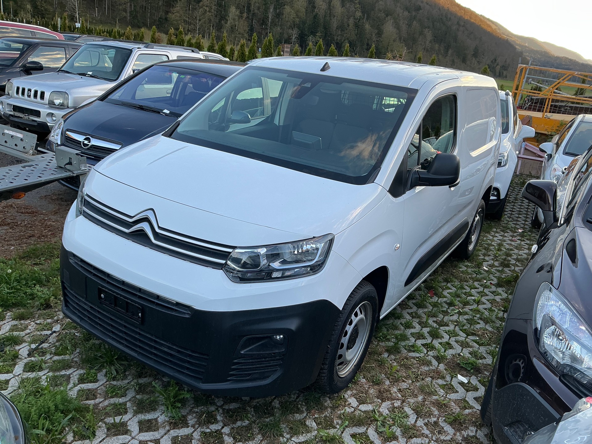 CITROEN Berlingo Van 1.2 Pure Tech 130 s/s Club EAT8 1000kg-image-0