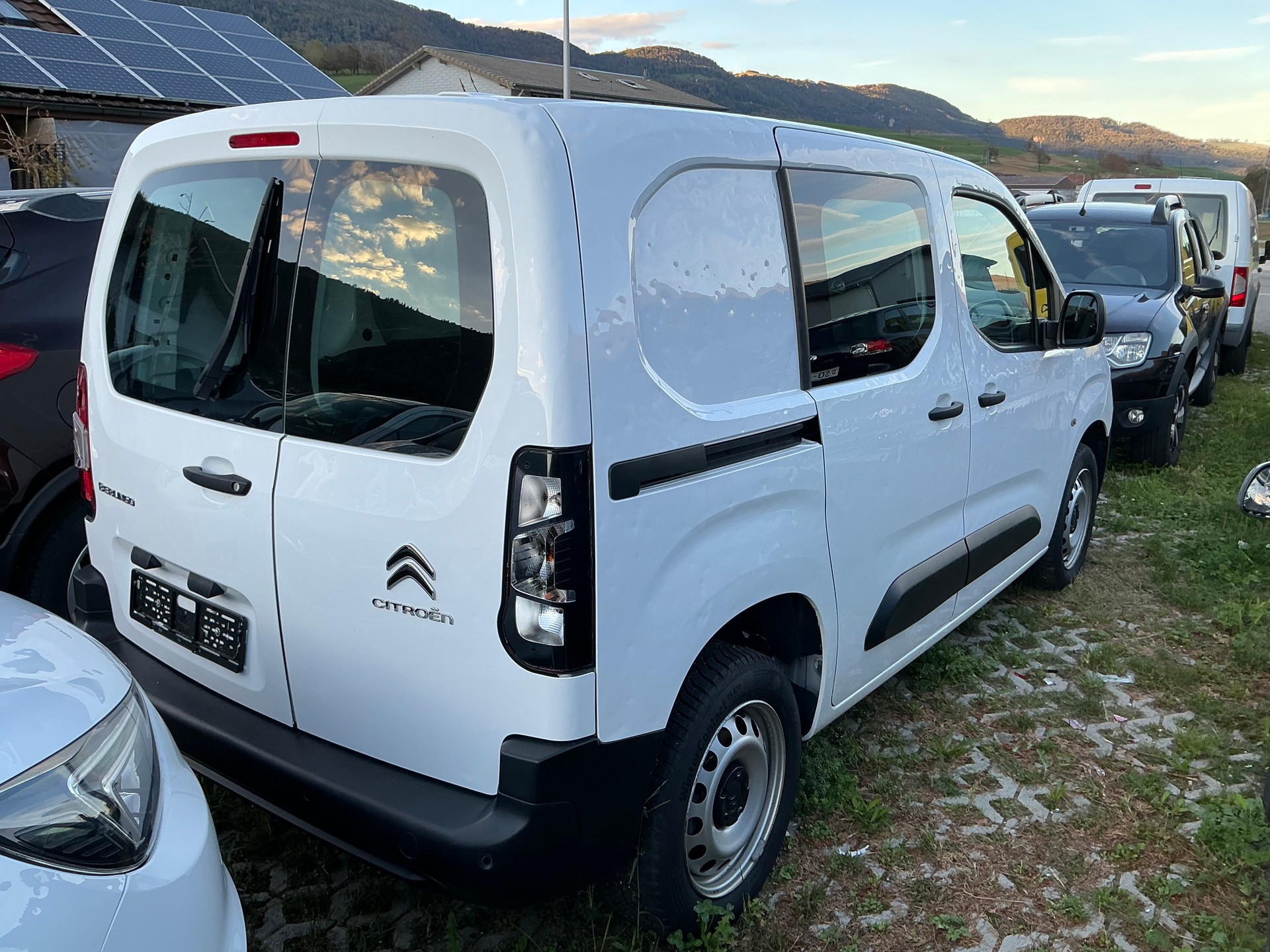 CITROEN Berlingo Van 1.2 Pure Tech 130 s/s Club EAT8 1000kg-image-2
