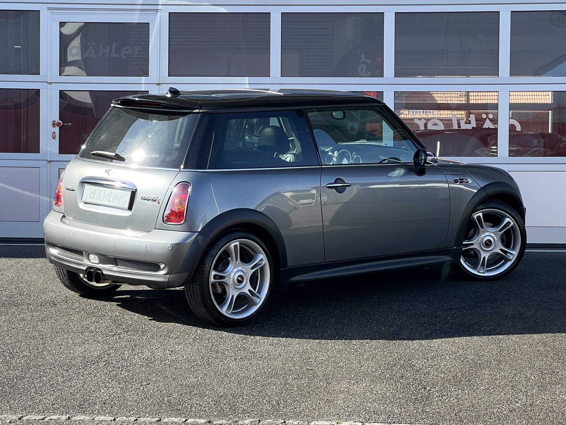 MINI Mini Cooper S-image-2