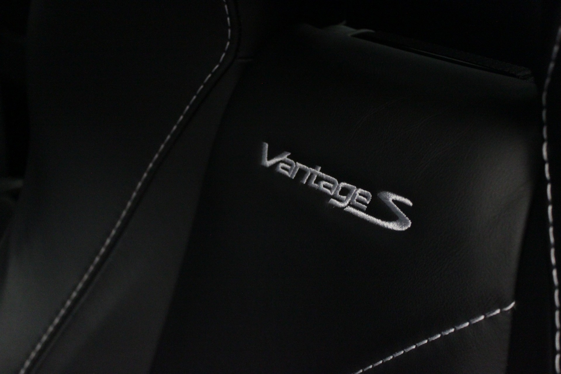ASTON MARTIN V8 Vantage 4.7 S Sportshift-image-23