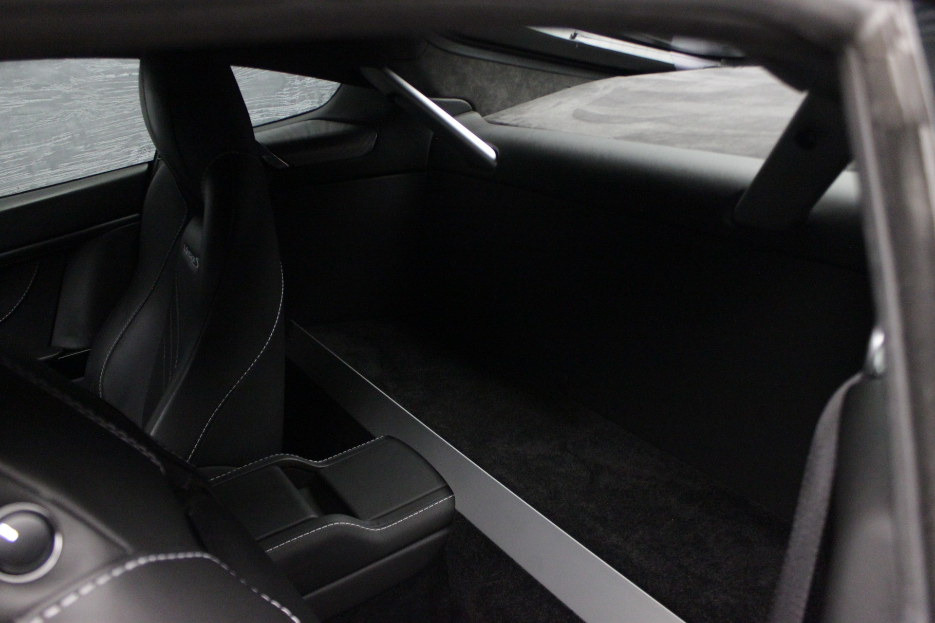 ASTON MARTIN V8 Vantage 4.7 S Sportshift-image-24