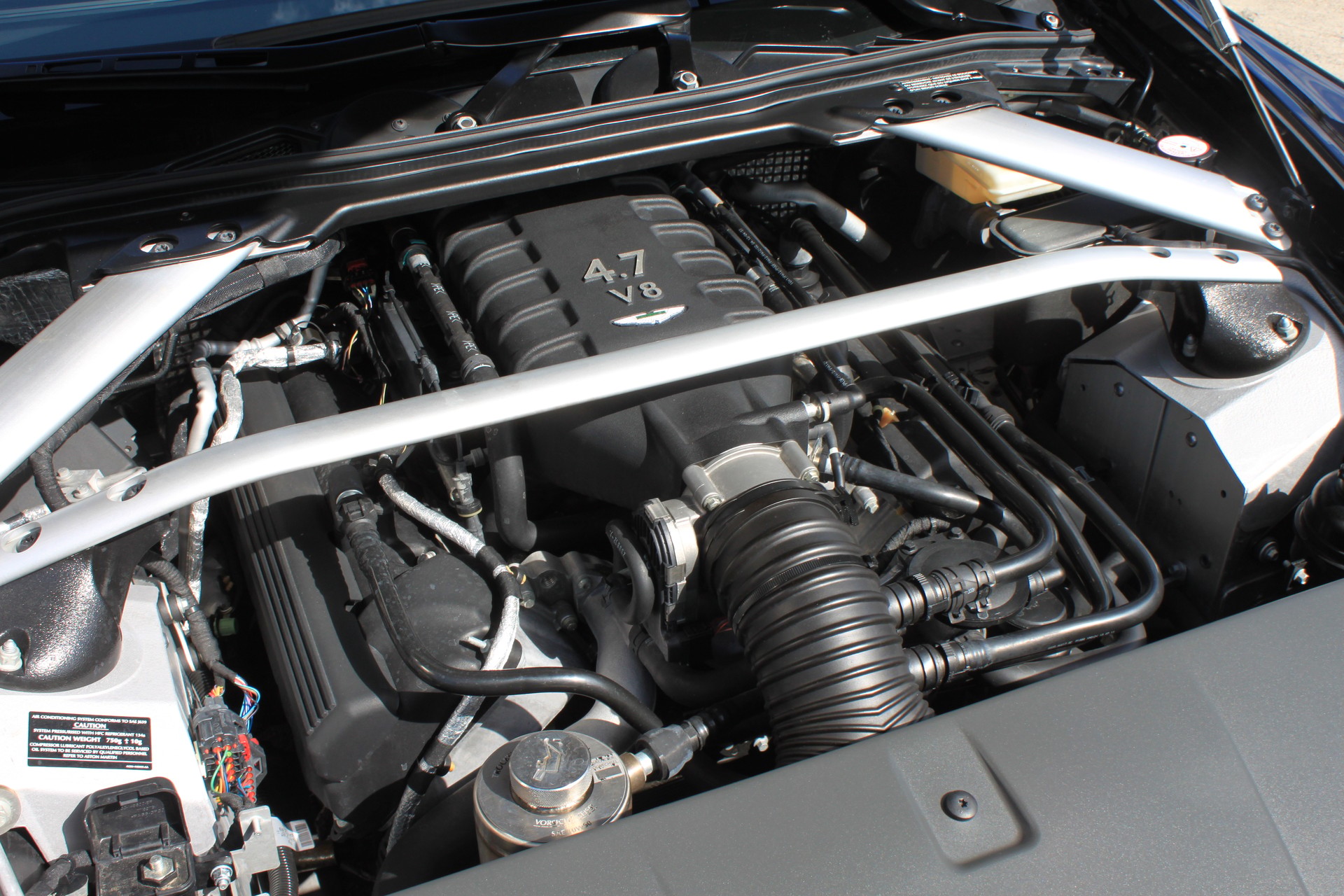 ASTON MARTIN V8 Vantage 4.7 S Sportshift-image-29