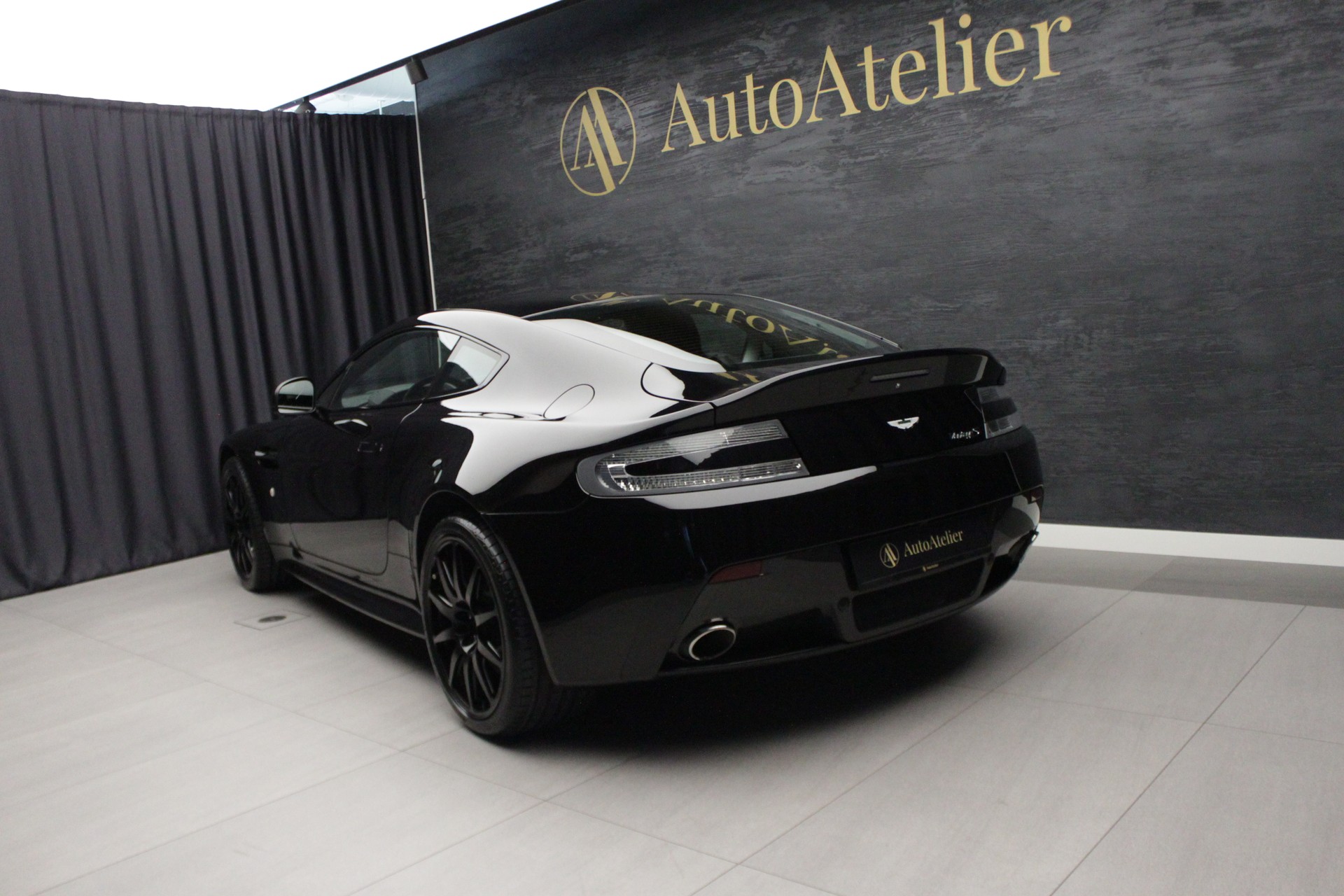 ASTON MARTIN V8 Vantage 4.7 S Sportshift-image-16