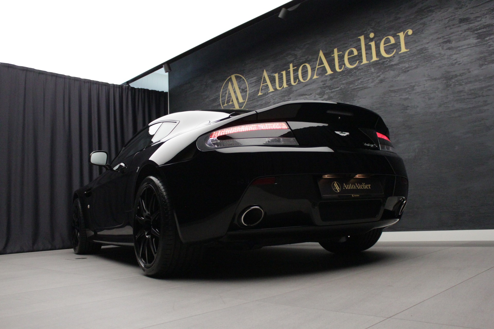 ASTON MARTIN V8 Vantage 4.7 S Sportshift-image-17