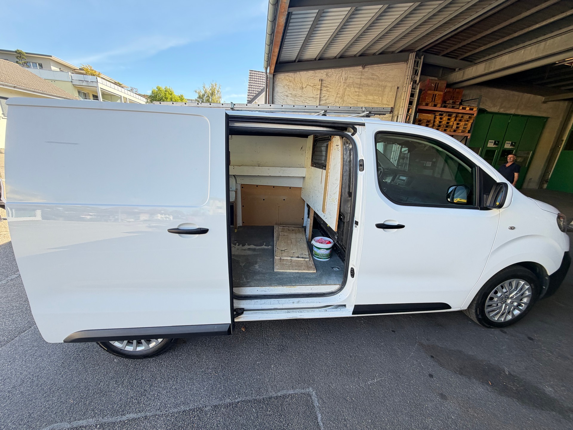 PEUGEOT 2.0 BlueHDi 180 Allure S/S-image-3