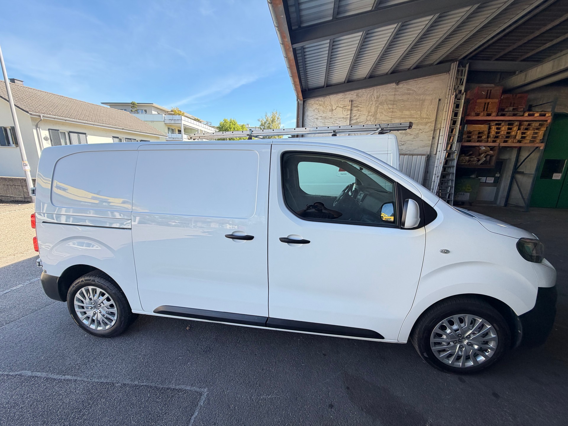 PEUGEOT 2.0 BlueHDi 180 Allure S/S-image-1