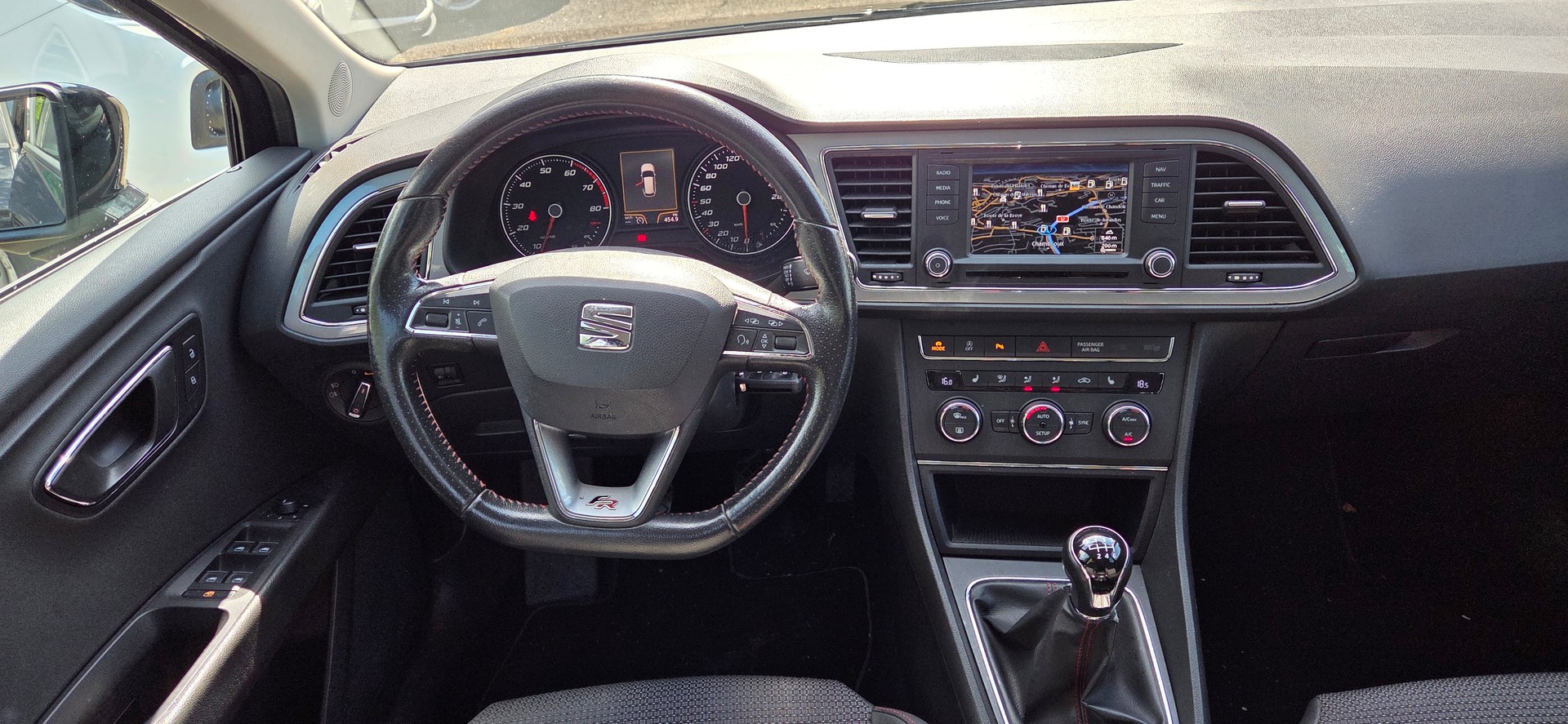 SEAT Leon ST 1.4 TSI FR-image-7